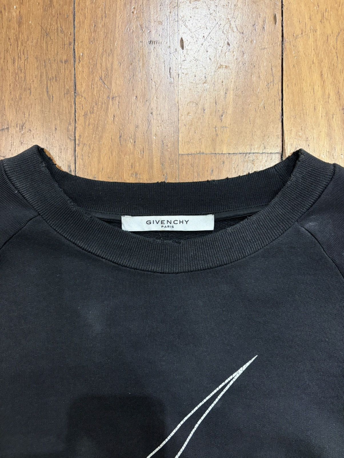 Givenchy Givenchy Distressed World Tour Crewneck Size US M / EU 48-50 / 2 - 5 Thumbnail
