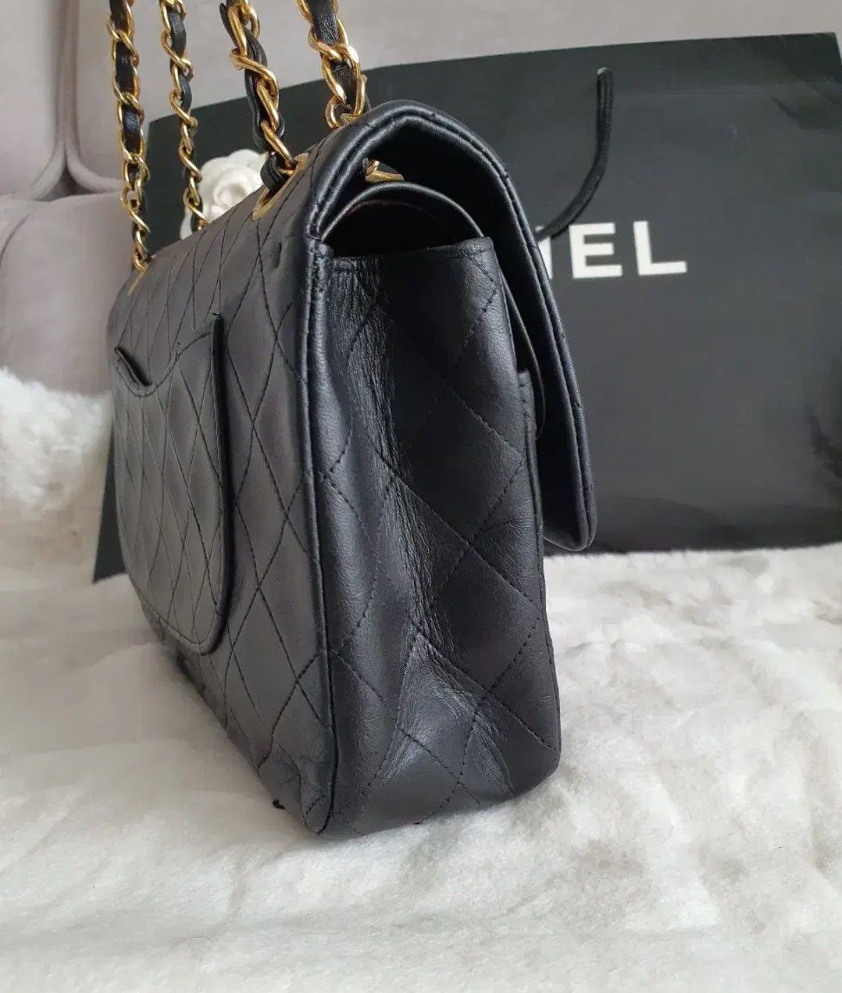 Chanel Chanel Medium Classic Flap (Gold Hardware Size ONE SIZE - 3 Thumbnail