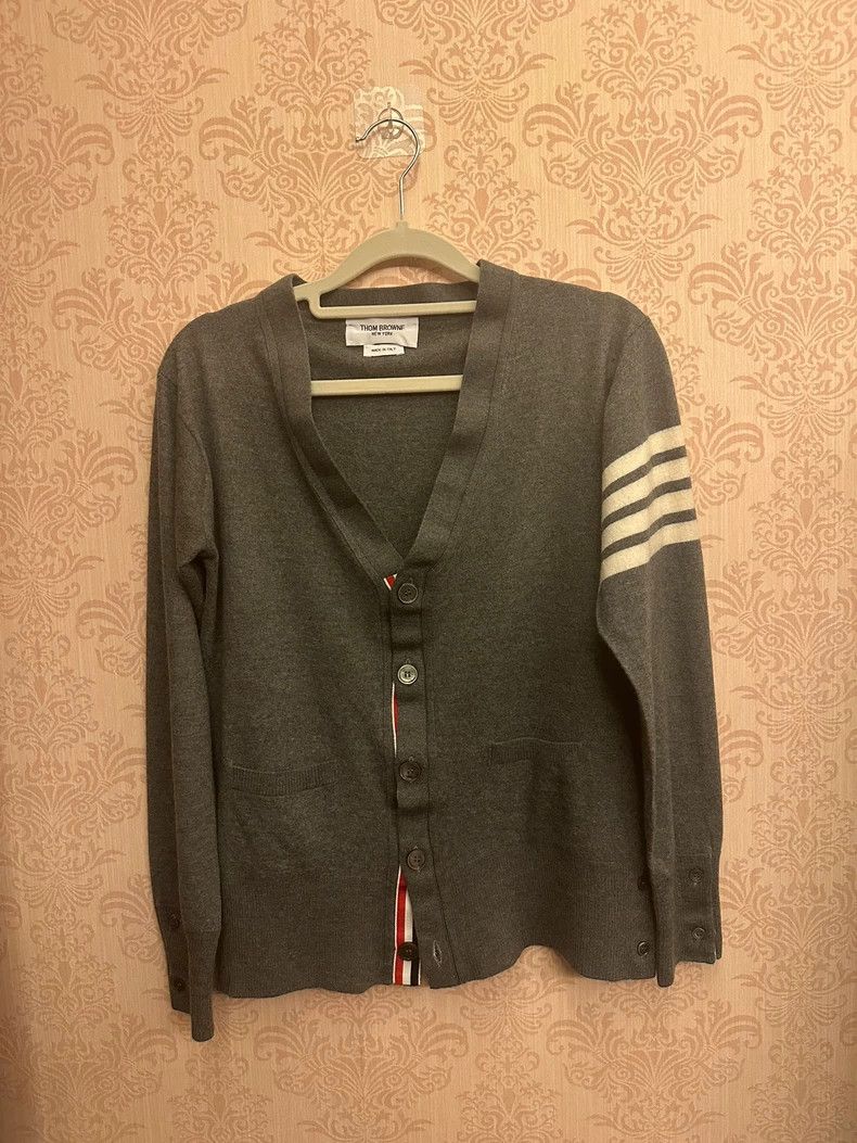 Thom Browne Thom Browne V-neck cashmere sweater Size US L / EU 52-54 / 3 - 1 Thumbnail