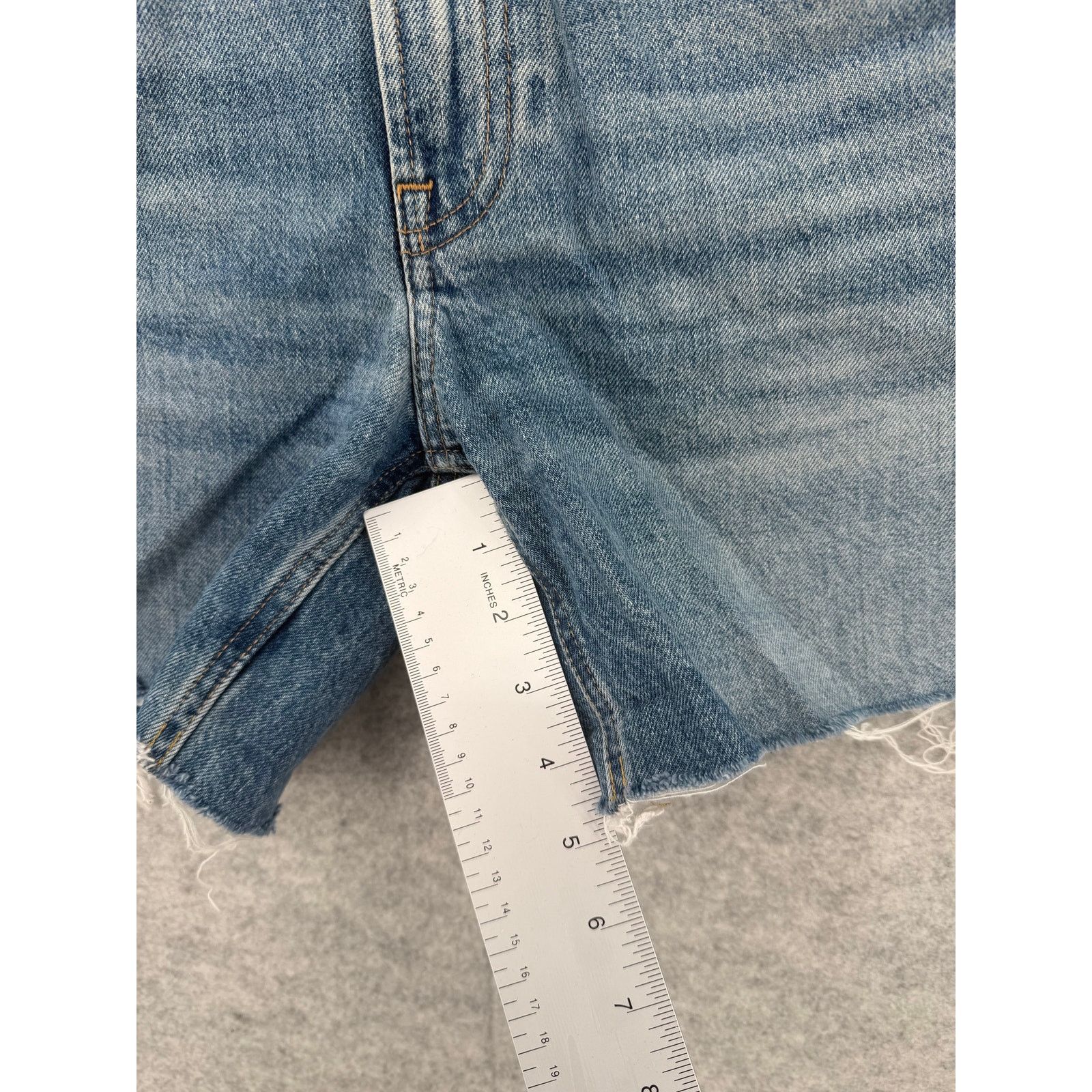 Everlane Everlane The Denim Short, 5" Cut Off, Medium Blue Size 26" / US 2 / IT 38 - 9 Thumbnail