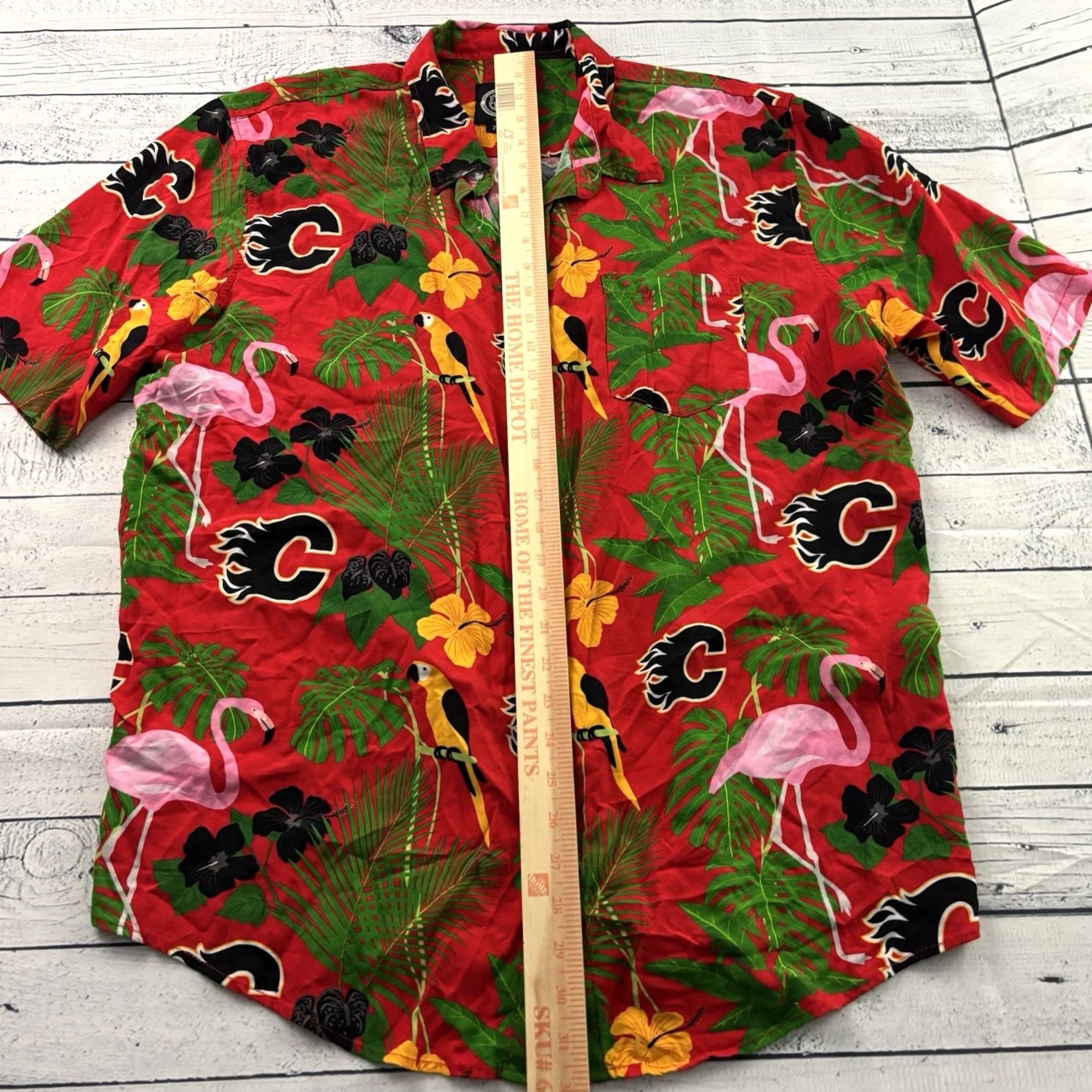 NHL NHL Calgary Flames Hawaiian Short Sleeve Button Up Shirt Men 2XL Red Size US XXL / EU 58 / 5 - 3 Thumbnail