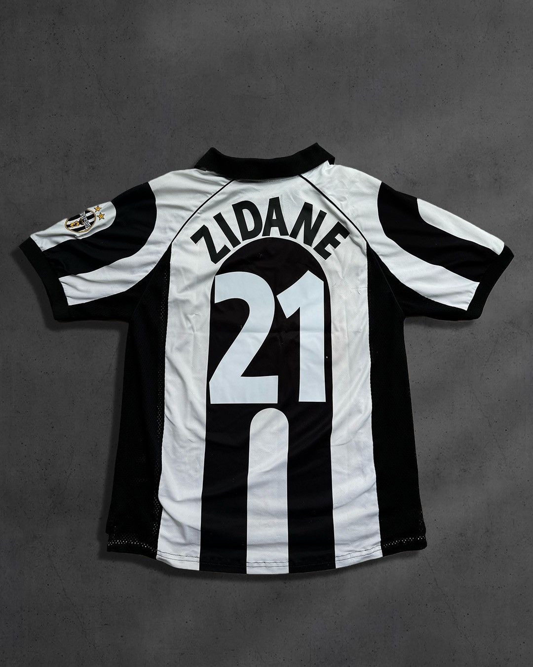 Kappa × Vintage 1 / of 5 1997/98 ZIDANE #21 Juventus Vintage soccer jersey Size US L / EU 52-54 / 3 - 2 Thumbnail