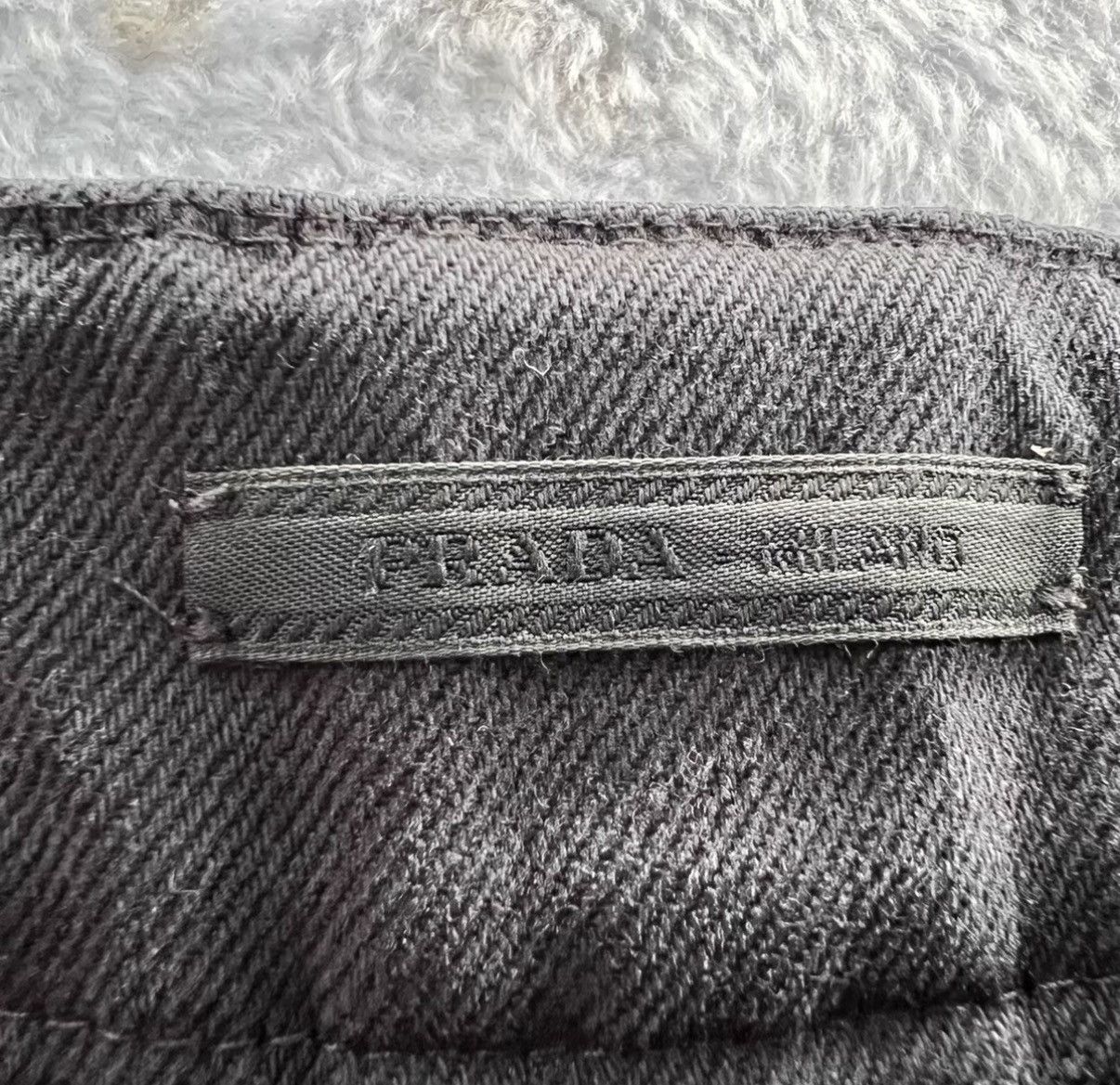 Prada Prada Patch Embroidered Logo Shorts J41 Size 36" / US 14 / IT 50 - 3 Thumbnail
