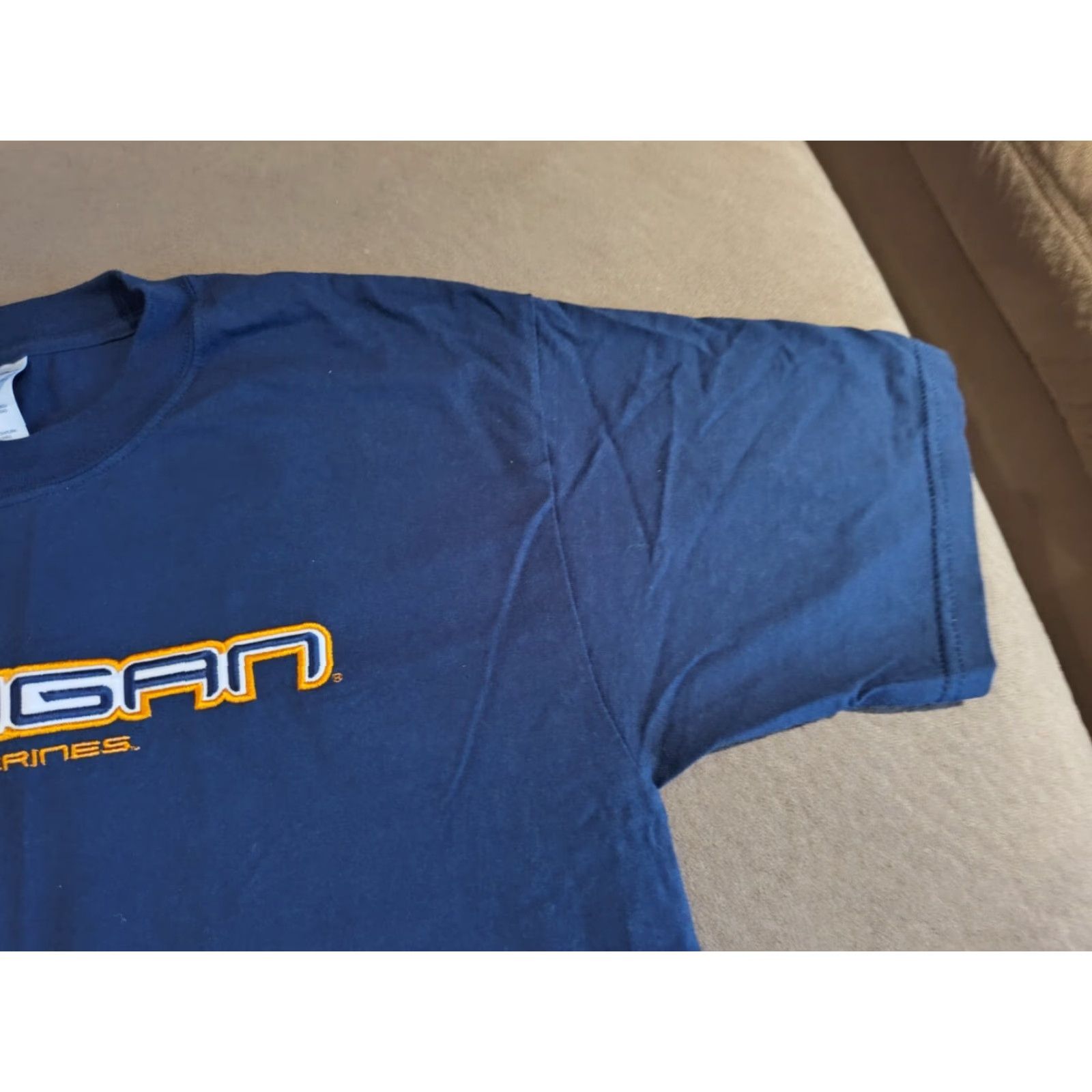 Gildan VINTAGE GILDAN HEAVY COTTON Embroidered Tee Shirt Men L Blue Wolverine 90s style Mens T-Shirt Size US L / EU 52-54 / 3 - 4 Thumbnail