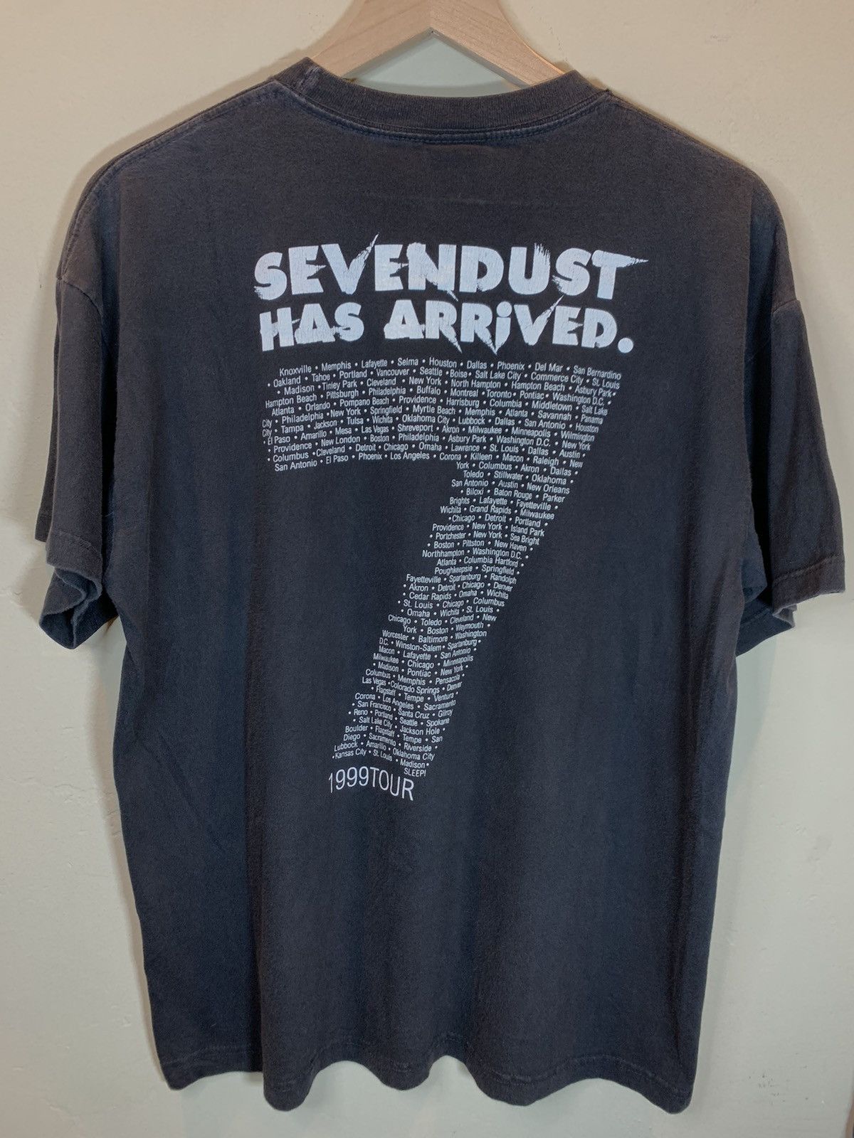 Band Tees × Giant × Vintage *RARE* Vintage Sevendust 1999 Tour Band Art Giant T-Shirt Size US L / EU 52-54 / 3 - 2 Thumbnail