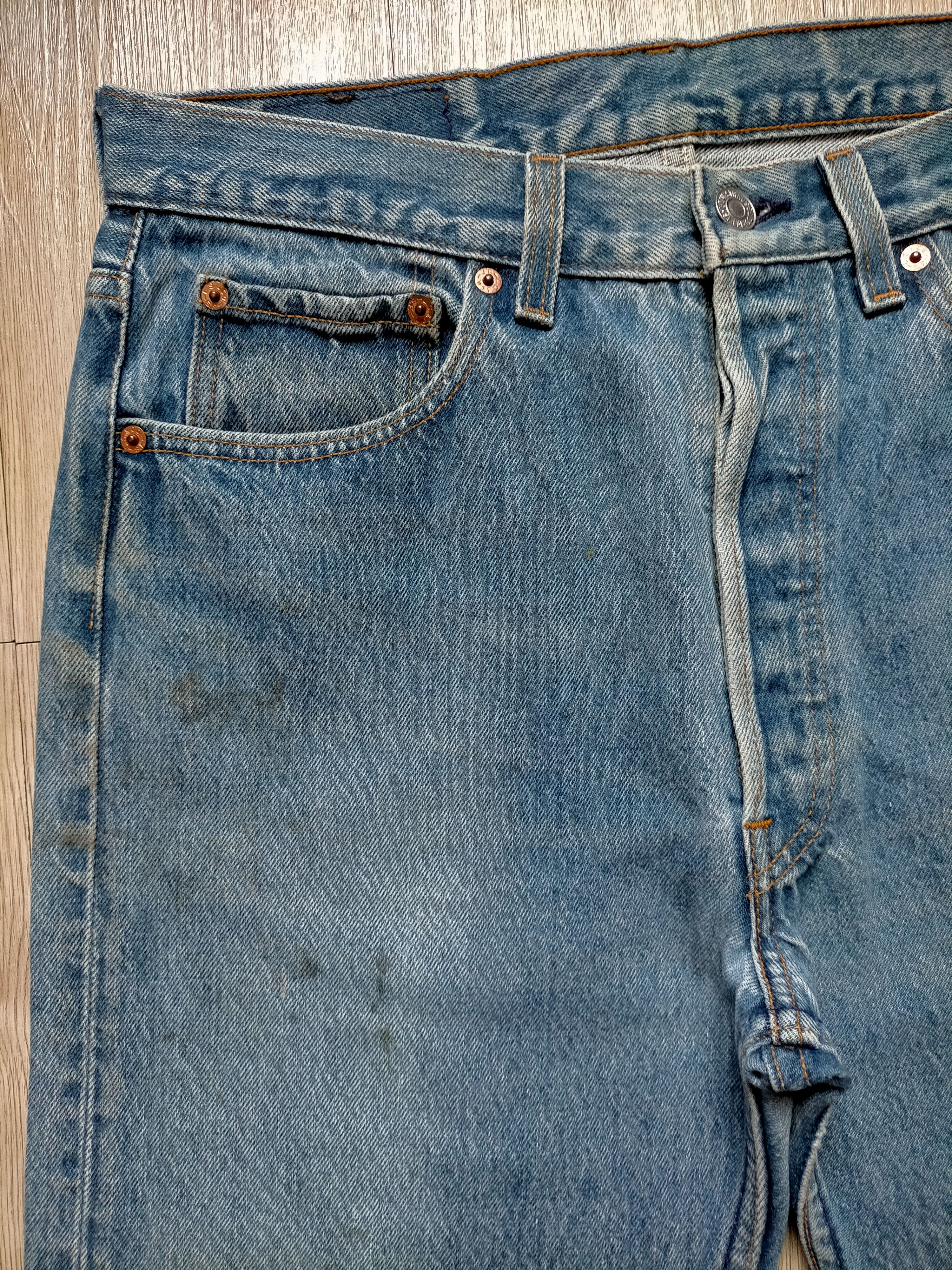 Levi's Vintage Clothing Vintage Levis 501 button Fly Blue Jeans Size US 31 - 4 Thumbnail