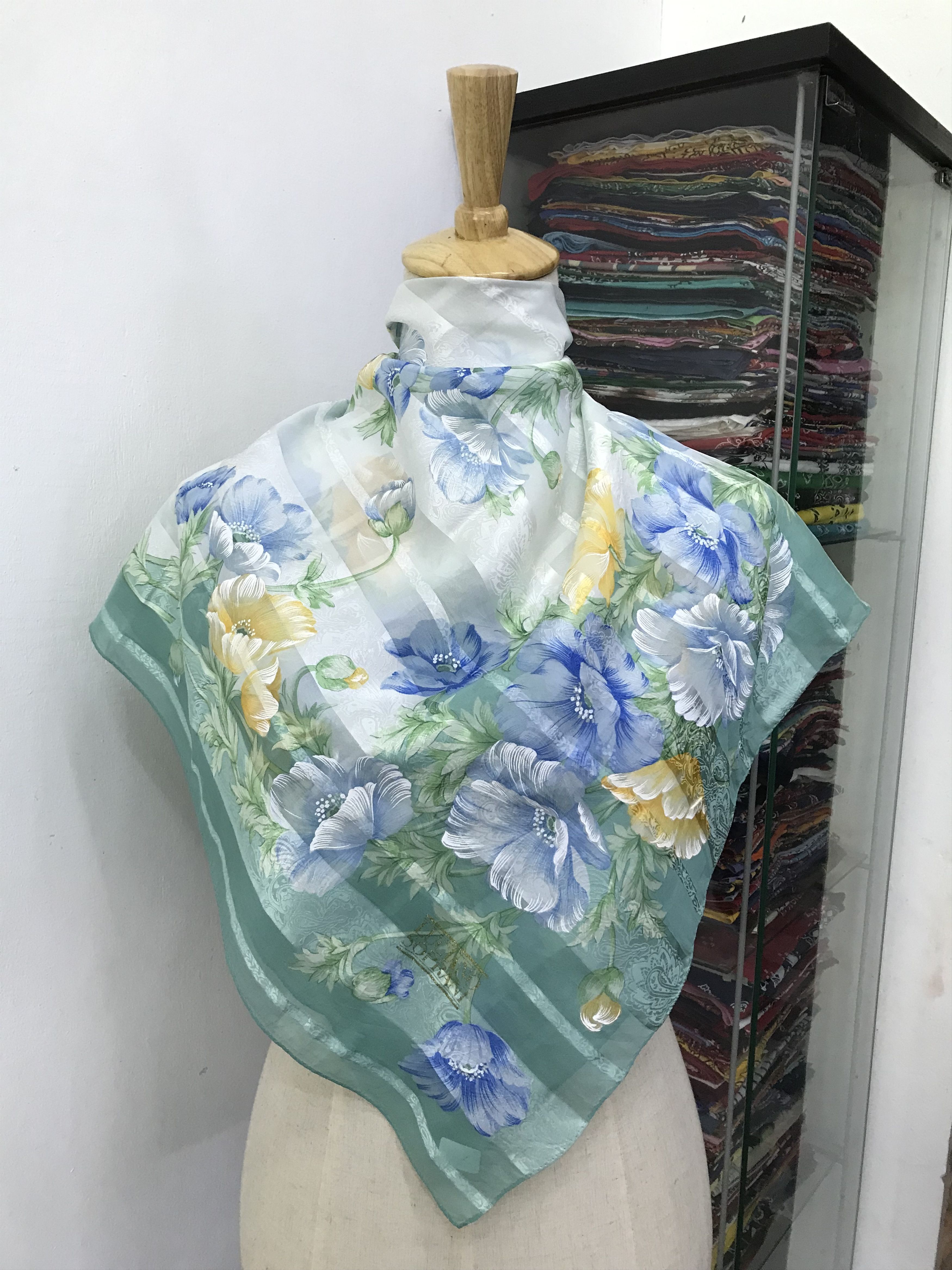 Vintage Vintage Luciano Soprani Silk Scarf Size ONE SIZE - 1 Thumbnail