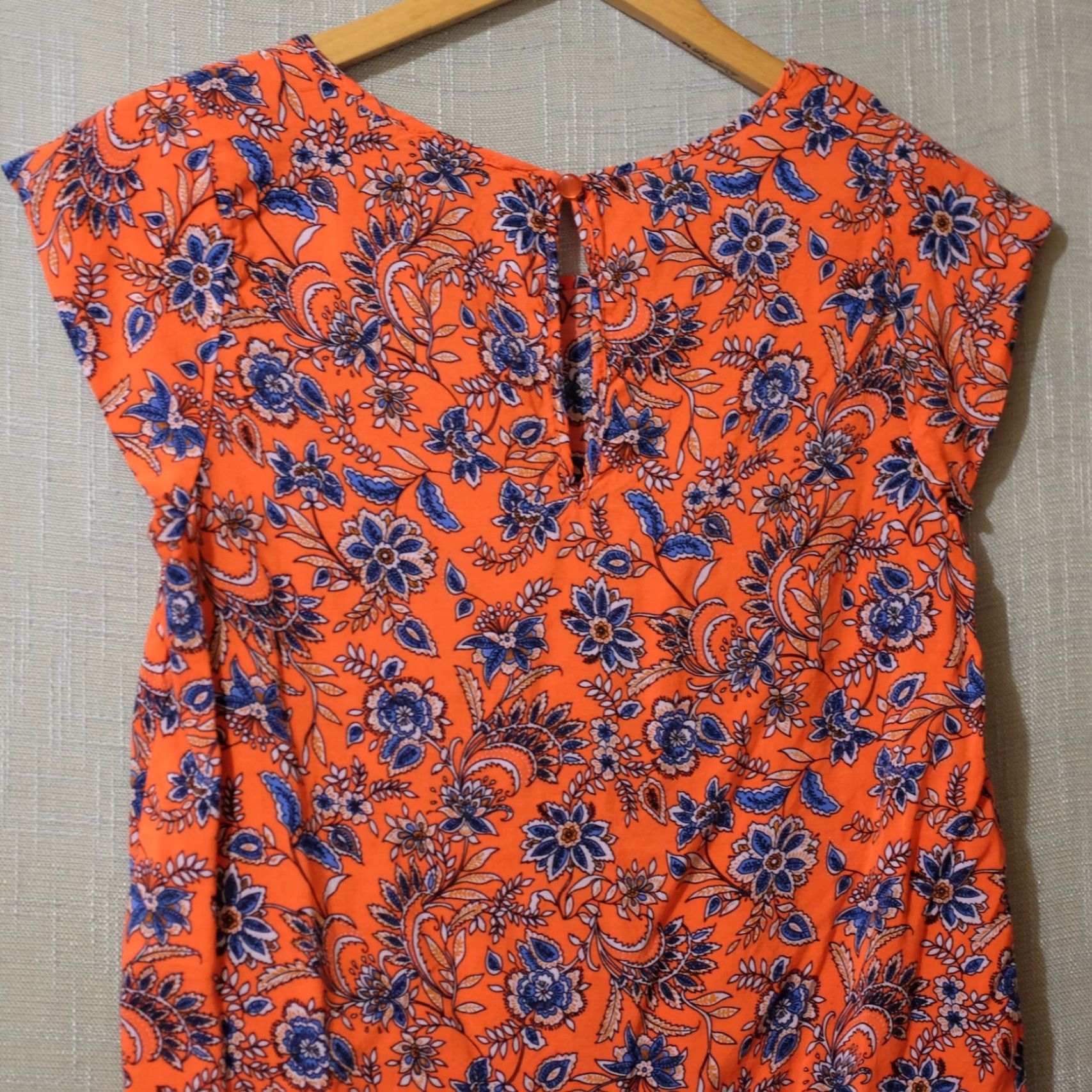 Vintage EUC Ana christine Summer Floral Top Womens M Short Sleeve Round Neck 100% Rayon Lightweight Soft Blouse Red/Navy/White Size M / US 6-8 / IT 42-44 - 6 Thumbnail