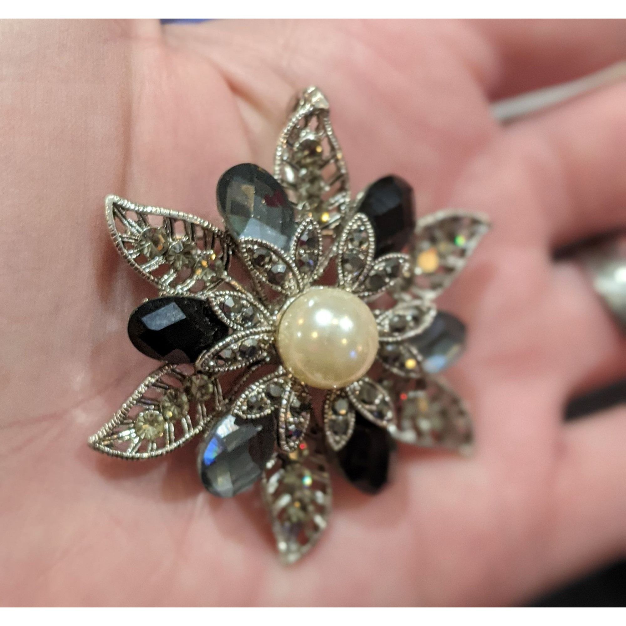 Other Black And Silver Flower Brooch/Pendant Size ONE SIZE - 6 Thumbnail
