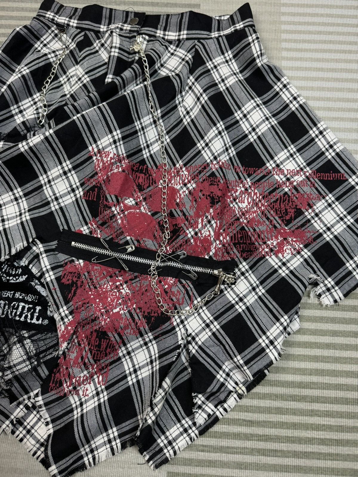 If Six Was Nine Mad Punk Girl Skirt Skull Plaid Size 25" / US 0 / IT 36 - 3 Thumbnail