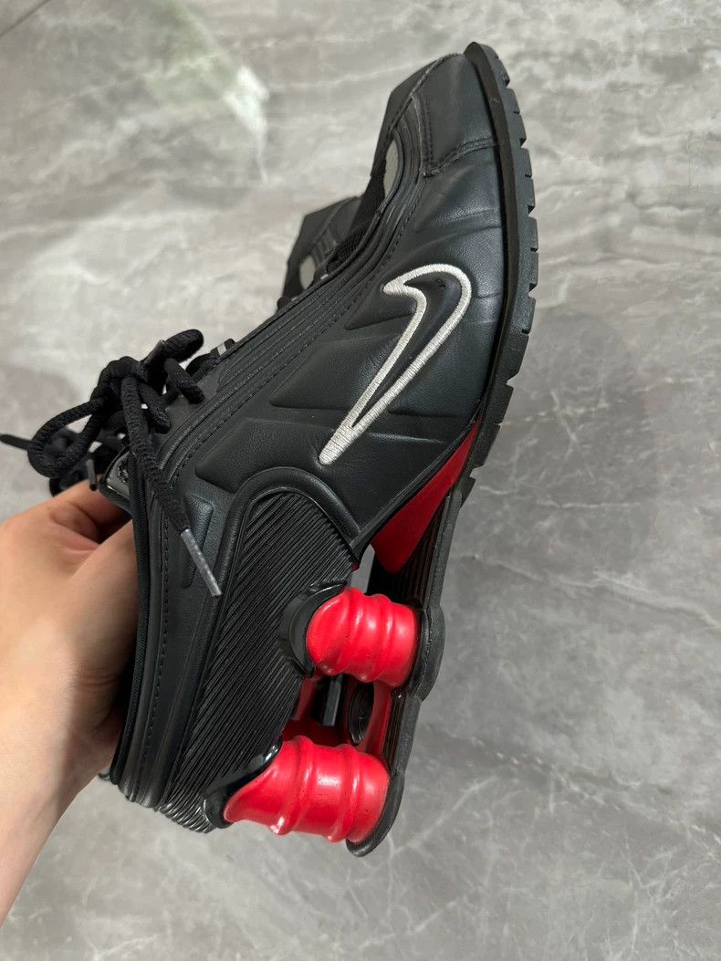 Martine Rose Martine Rose Nike Shox R4 Co branded Low cut Casual Runnin Size US 7.5 / IT 37.5 - 5 Thumbnail