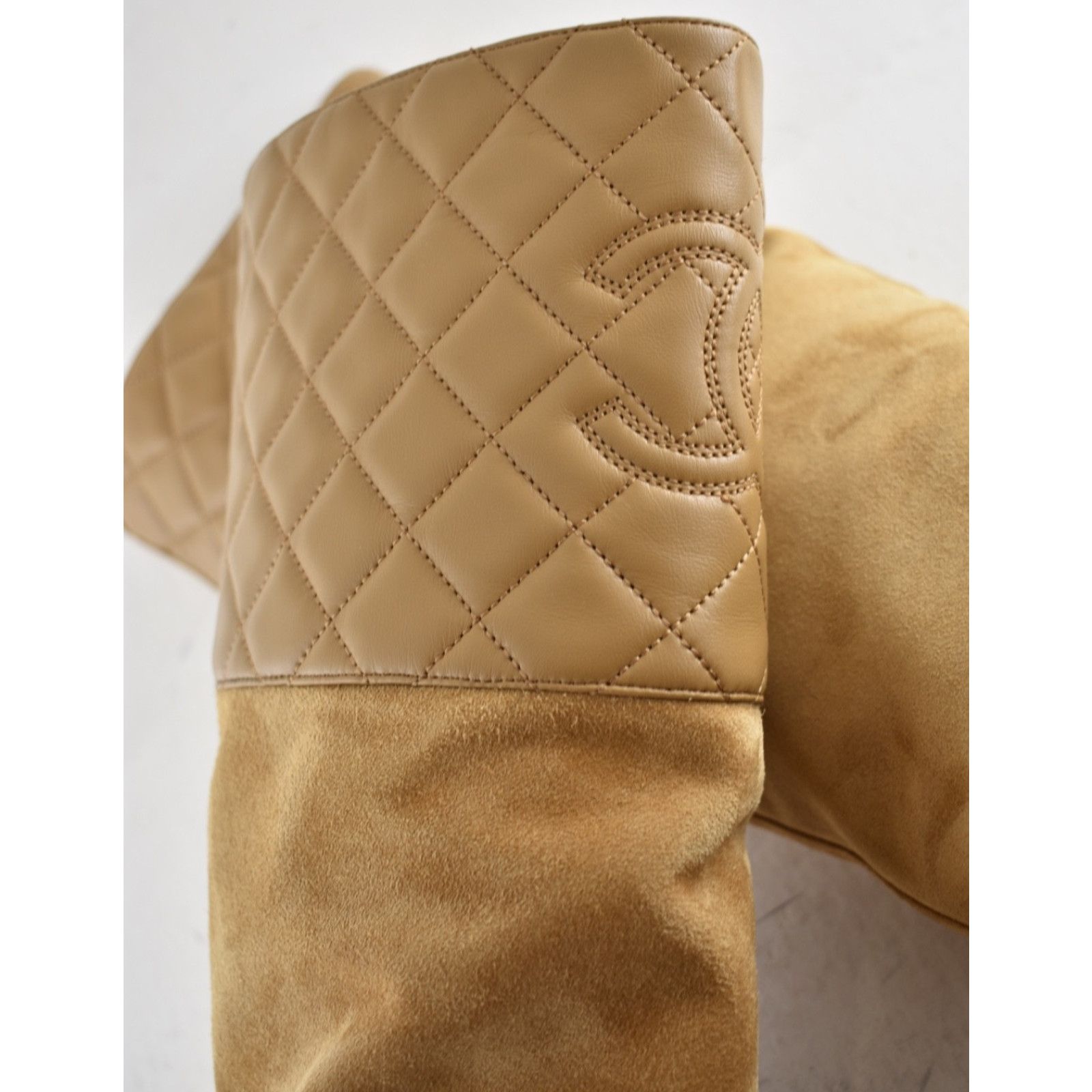 Chanel Chanel 23B Suede Quilted CC Logo Knee High Heel Boots 39 Size US 9 / IT 39 - 11 Thumbnail