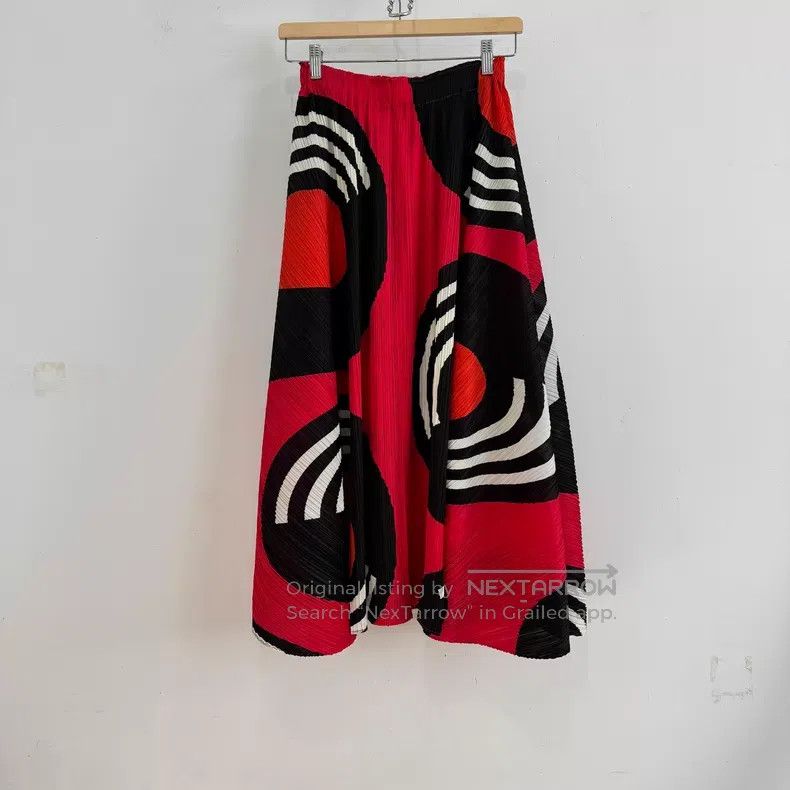 Issey Miyake Issey Miyake size:3 Red Midi Skirt Size 22" - 2 Thumbnail