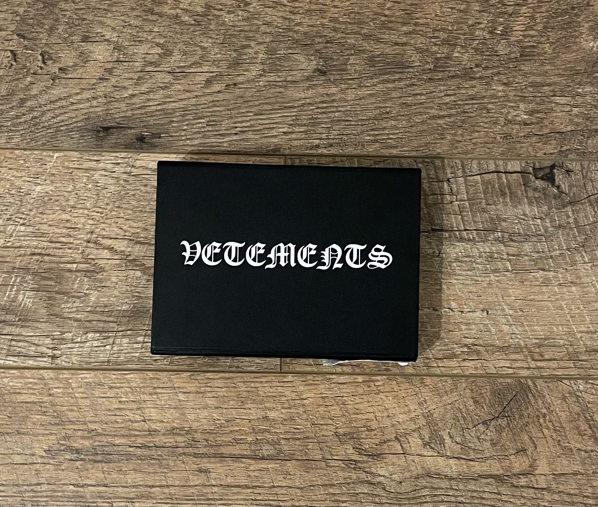 Vetements VETEMENTS Gothic Font iPhone 11 Pro Max Case Size ONE SIZE - 2 Thumbnail