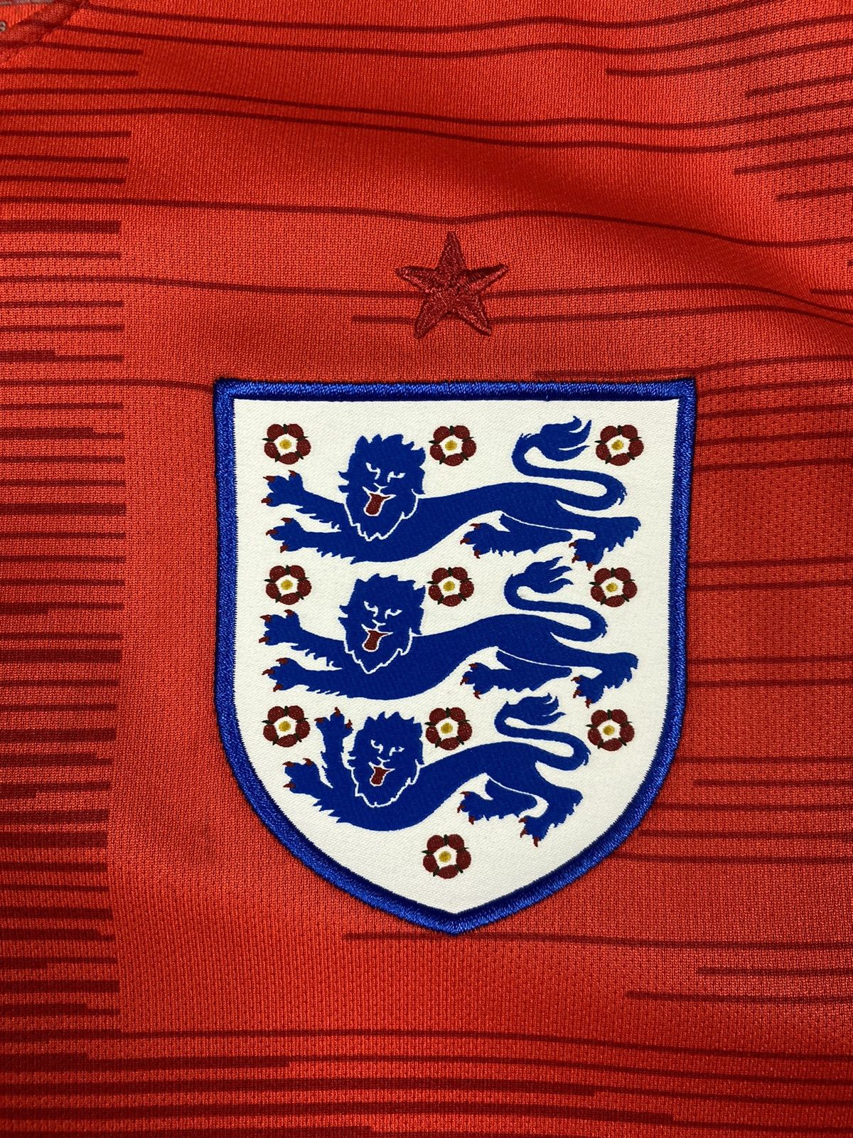 Nike Nike England 2018 Soccer Jersey Size US L / EU 52-54 / 3 - 7 Thumbnail