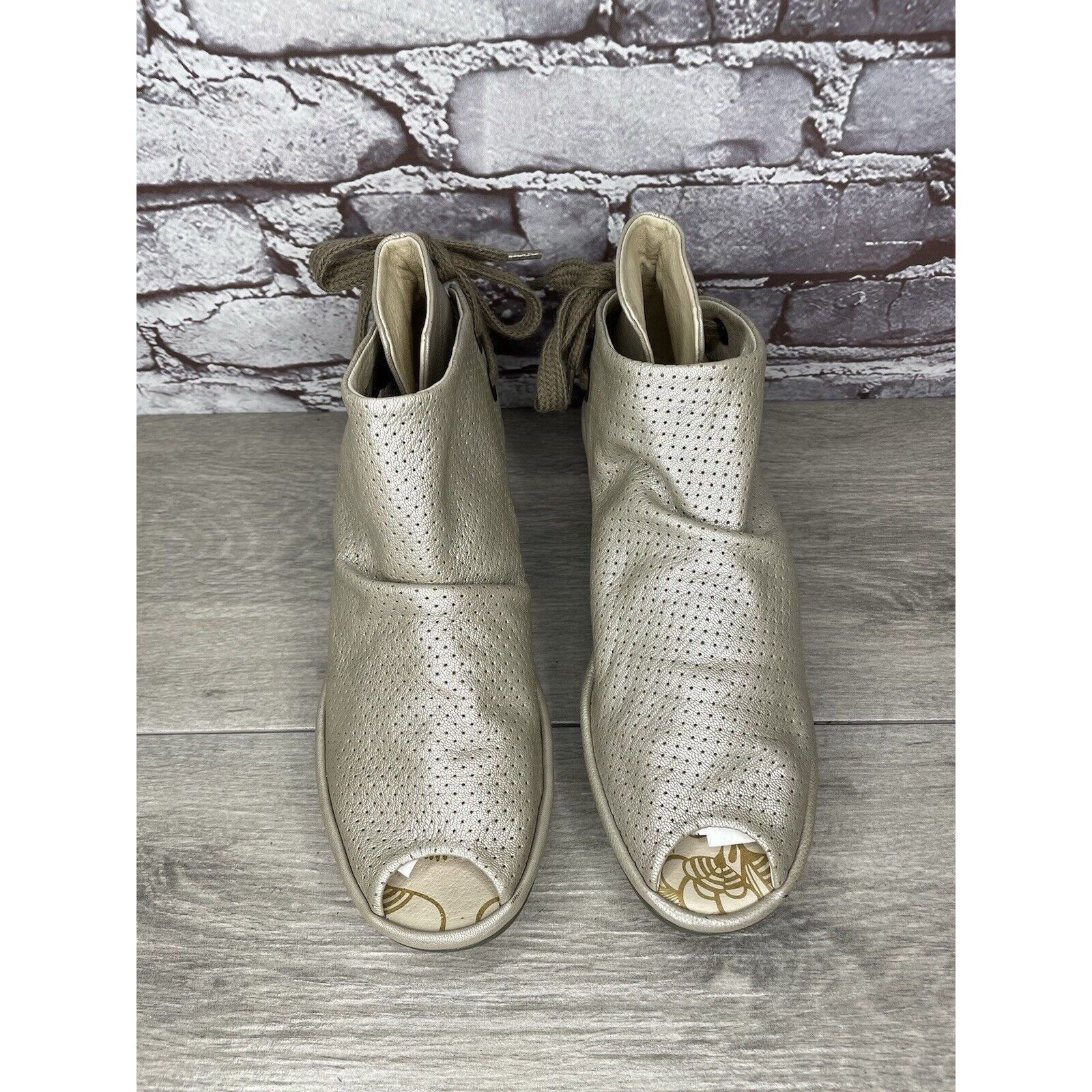 Fly London FLY London Yake Pearl White Leather Perforated Back Lace Wed Size US 7.5 / IT 37.5 - 14 Thumbnail