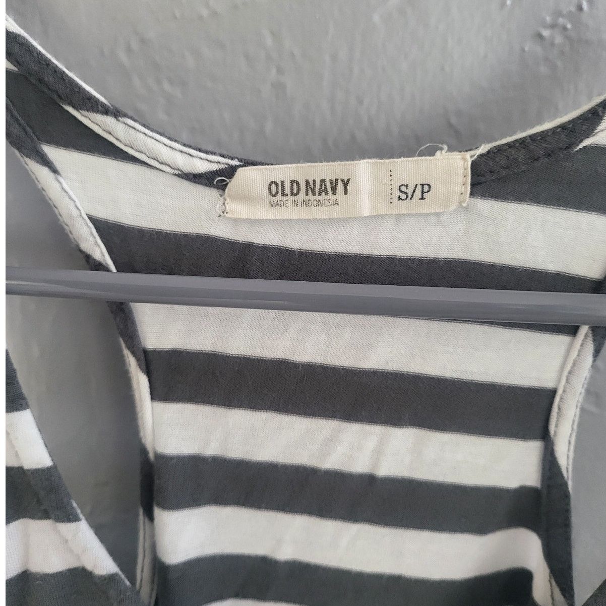 Old Navy Old Navy White and Gray Striped Razorback Tank Top - S Size S / US 4 / IT 40 - 3 Thumbnail