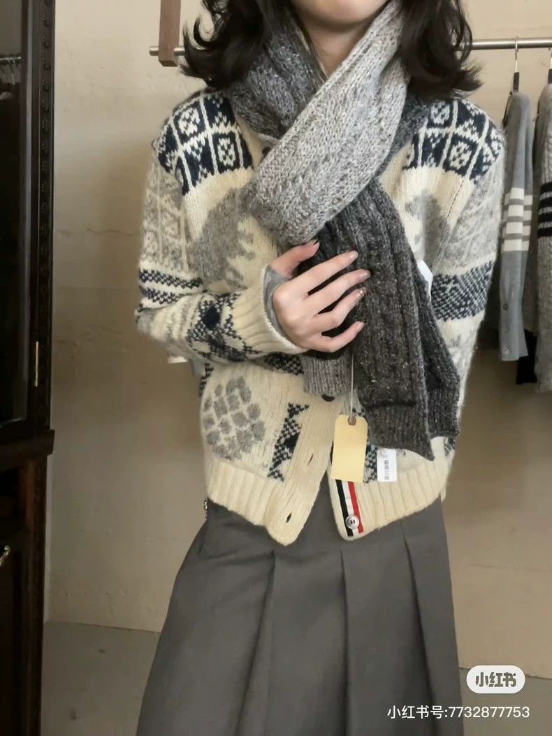 Thom Browne Thom browne Beige squirrel pine fruit Tibetan blue pattern Size S / US 4 / IT 40 - 7 Thumbnail