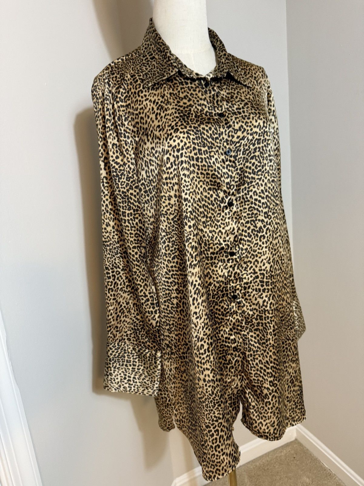 Zara Zara leopard print satin button down shirt / blouse / tunic Size L / US 10 / IT 46 - 5 Thumbnail