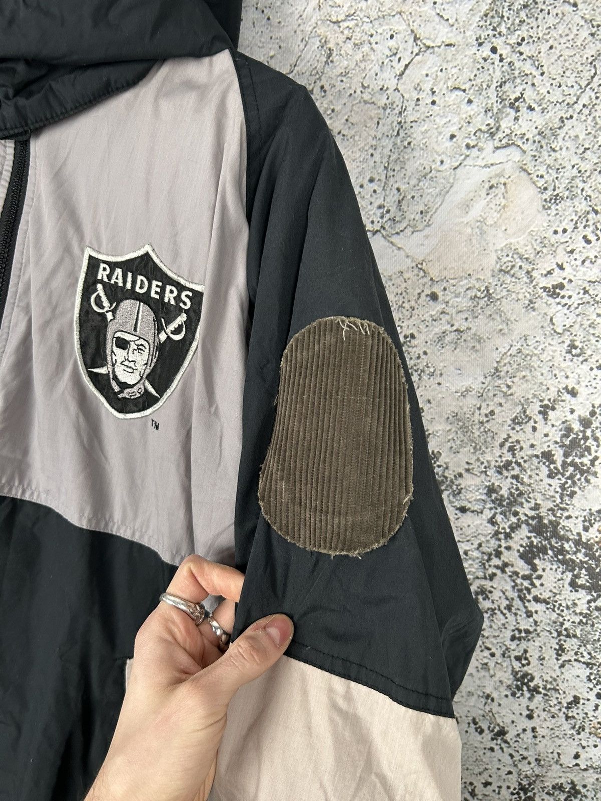 NFL Vintage Las Vegas Raiders NFL Taz Looney Tunes Jacket Size US M / EU 48-50 / 2 - 9 Thumbnail