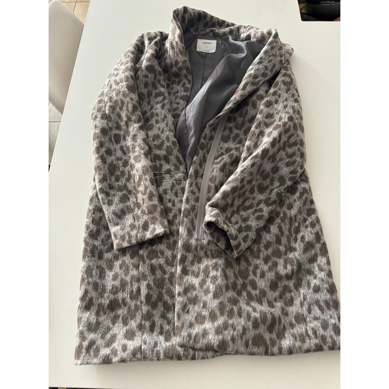 Old Navy Faux Fur Coat Size S / US 4 / IT 40 - 1 Thumbnail