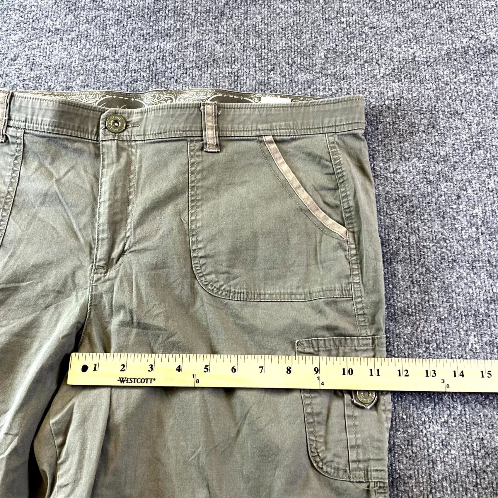 Gloria Vanderbilt Gloria Vanderbilt Cargo Shorts Women's 16 Green Cotton Summer Travel Stretch Cargo Pocket Zipper Button Casual 18? Size 40" / US 18 - 4 Thumbnail