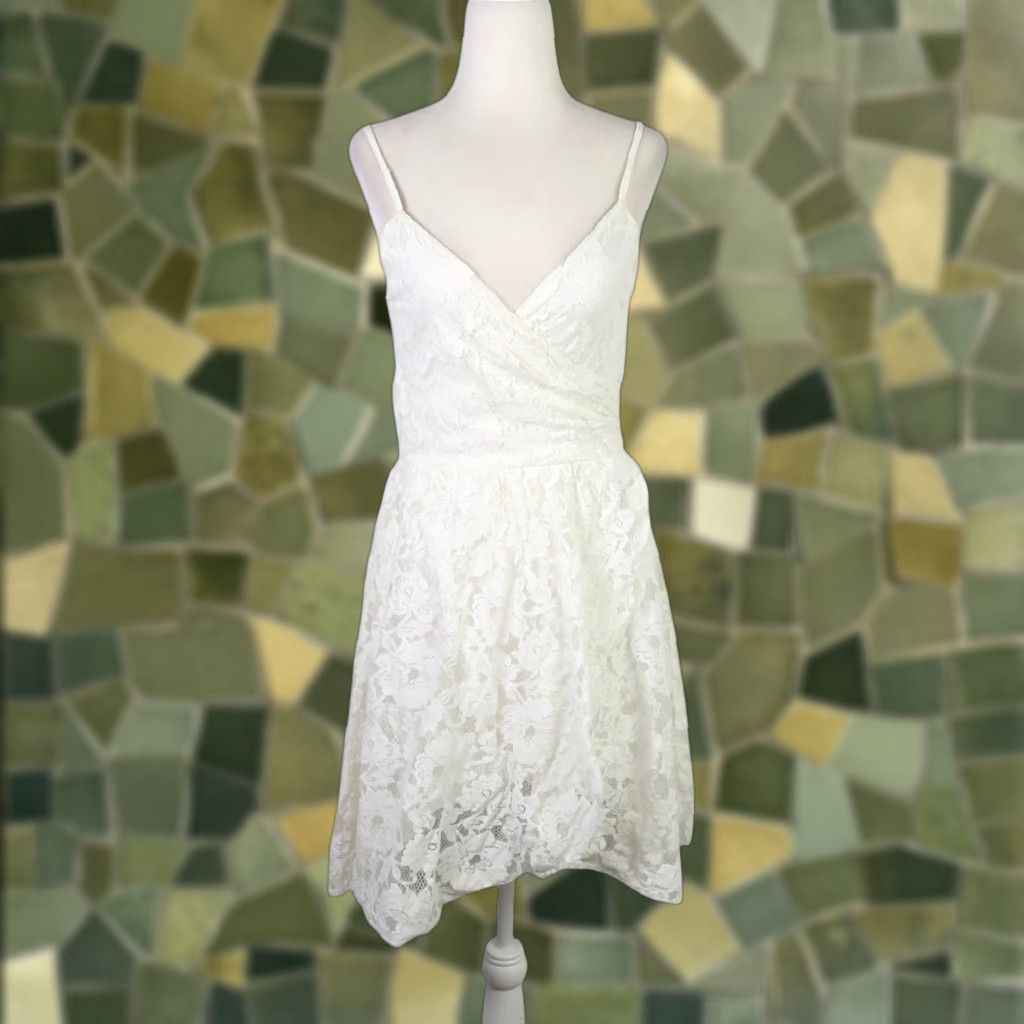 Abercrombie & Fitch Abercrombie & Fitch cream lace wrap style mini dress S Dress Women's Cream Floral Short Sleeveless Cotton Nylon Lace OS Size S / US 4 / IT 40 - 1 Thumbnail