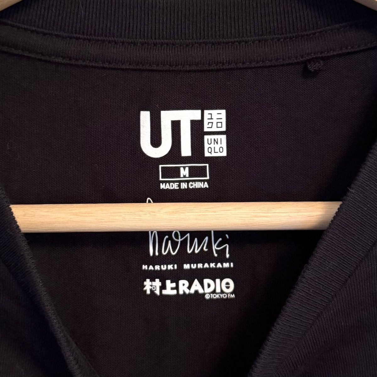 Uniqlo Uniqlo x Haruki Murakami Radio Tokyo 1Q84 Moon Graphic Tee Size US M / EU 48-50 / 2 - 2 Thumbnail