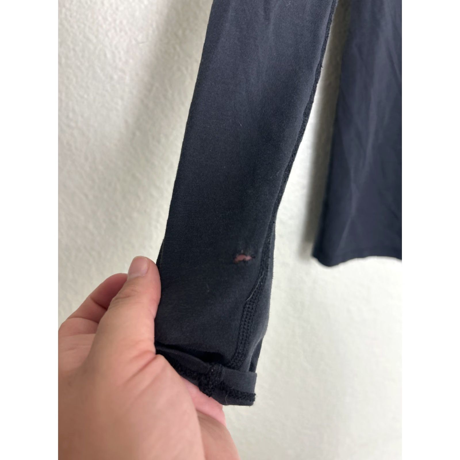 Lululemon Lululemon Womens T-Shirt Black Long Sleeve Active Top Size S Small Hole 19” Chest 29” Length Regular Fit Size S / US 4 / IT 40 - 2 Thumbnail