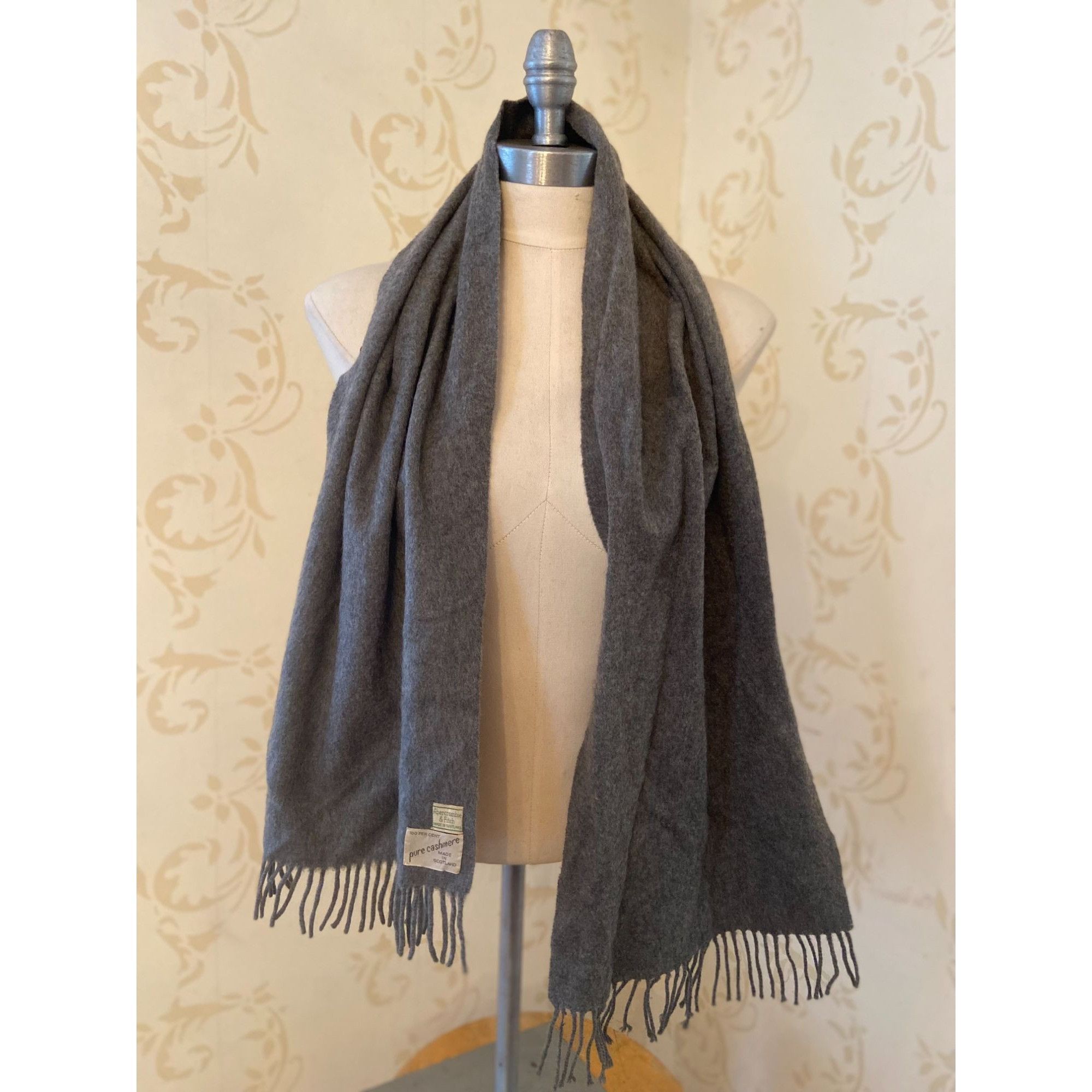 Abercrombie & Fitch Scotland Abercrombie & Fitch 100% Cashmere Scarf 52" x 12" S Size ONE SIZE - 1 Thumbnail