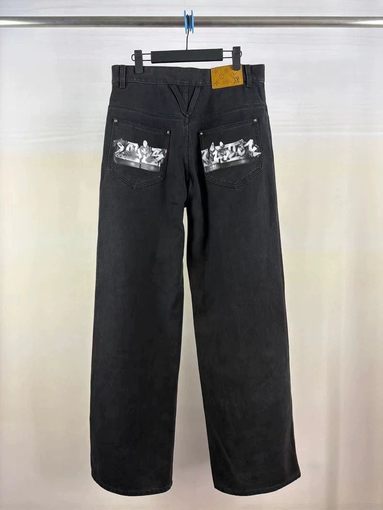 Louis Vuitton LOUIS VUITTON Back pocket graffiti logo jeans 2504-Nextarro Size US 30 / EU 46 - 1 Thumbnail