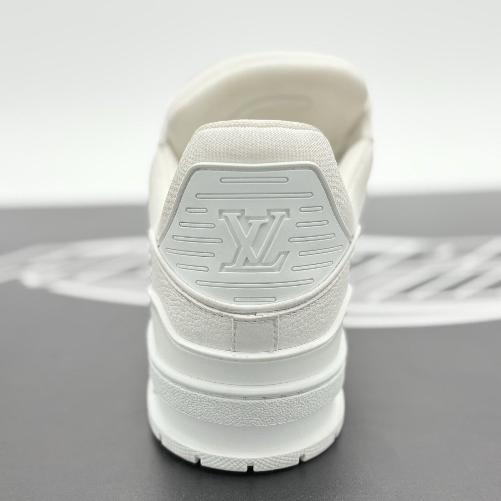 Louis Vuitton 12-12.5 Louis Vuitton Trainer Monogram ' White '| EXCELLENT! Size US 12 / EU 45 - 9 Thumbnail
