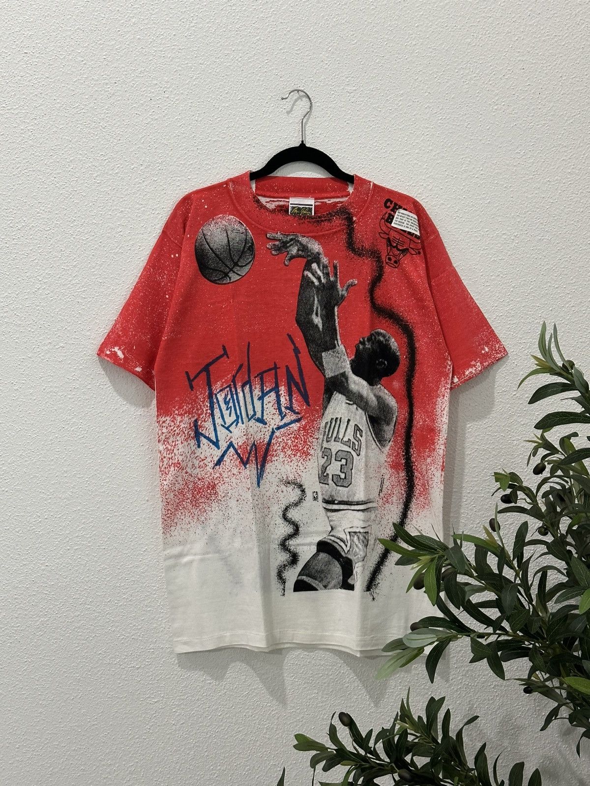 Jordan Brand Vintage 90s Michael Jordan Chicago Bulls AOP MagicJohnsonT’s Size US L / EU 52-54 / 3 - 1 Thumbnail