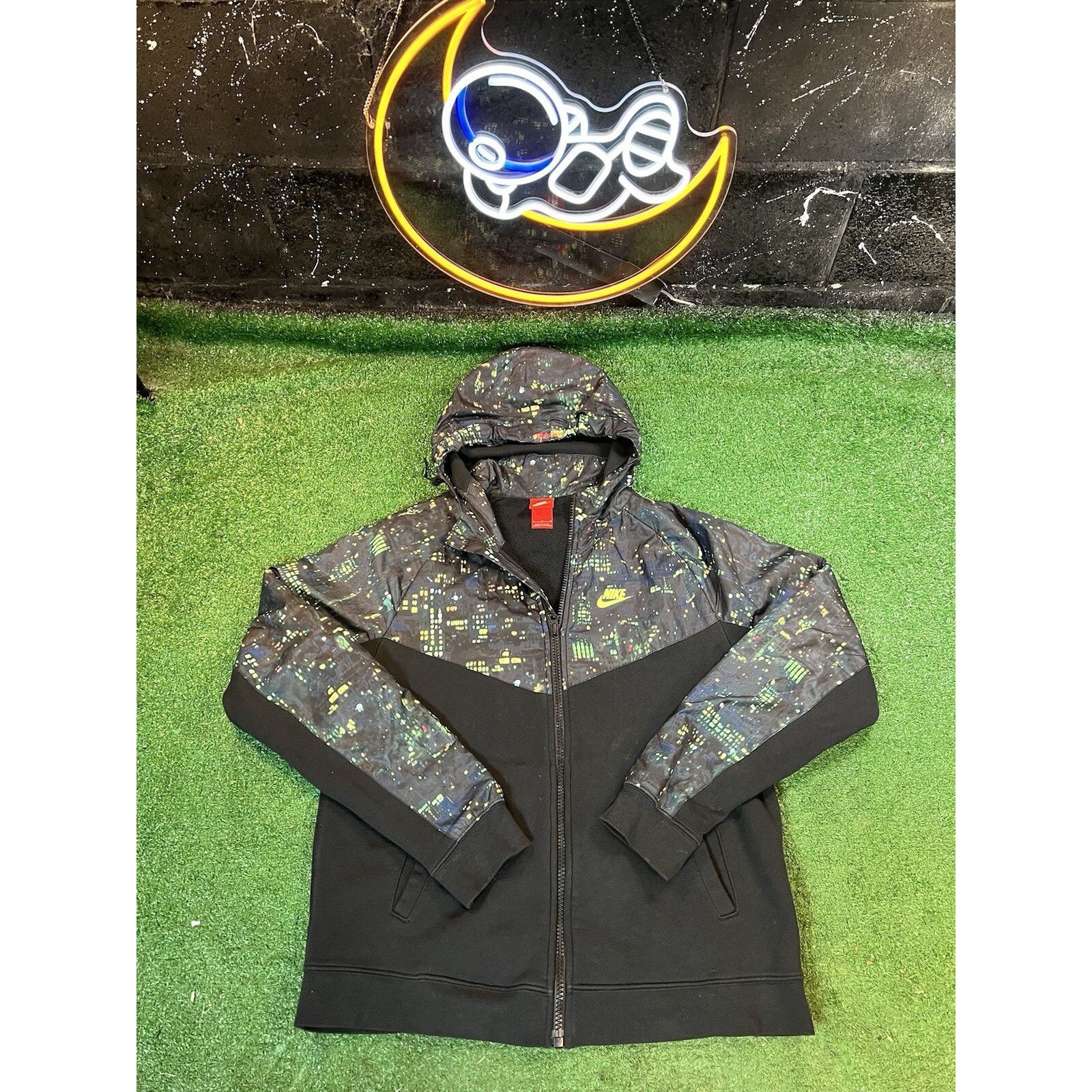 Nike Nike City Lights Windrunner Full Zip Lightweight Mens L Size US L / EU 52-54 / 3 - 1 Thumbnail