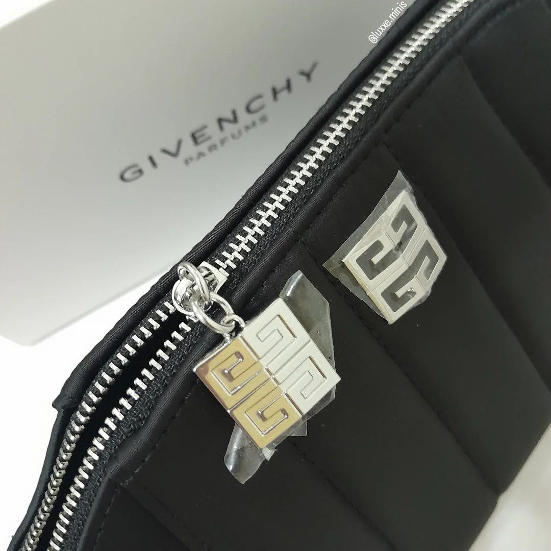 Givenchy Iconic Givenchy Pouch in Black with added sling Size ONE SIZE - 3 Thumbnail