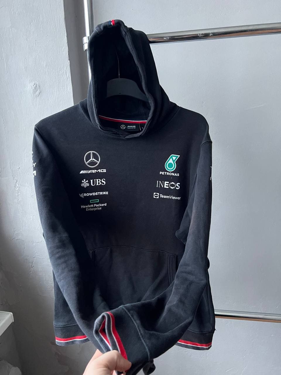 Formula 1 2022 MERCEDES BENZ AMG PETRONAS FORMULA ONE TEAM HOODIE L Size US L / EU 52-54 / 3 - 11 Thumbnail