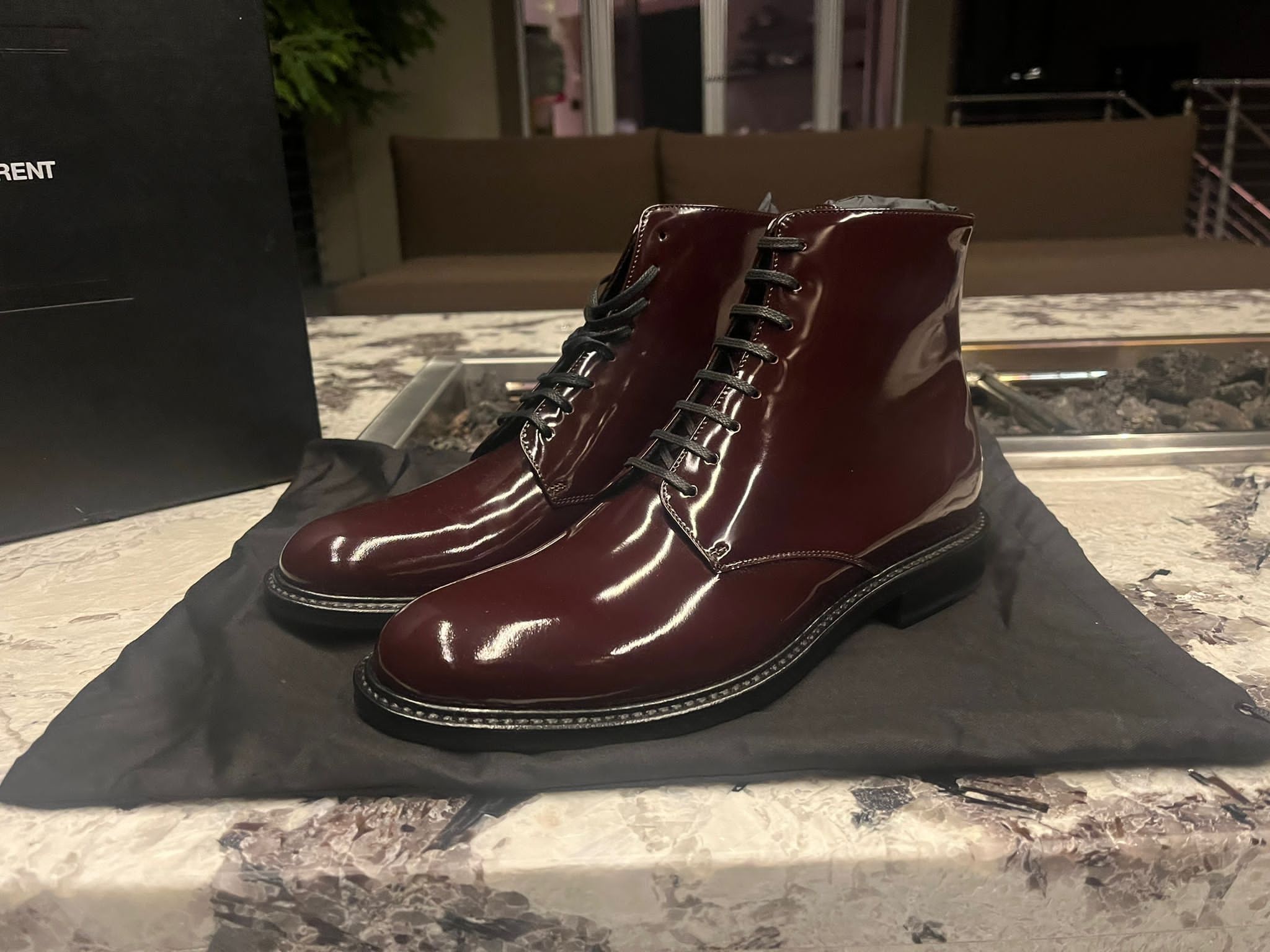 Army 20 Lace Up Boots in Shaktar in Dark Bordeaux