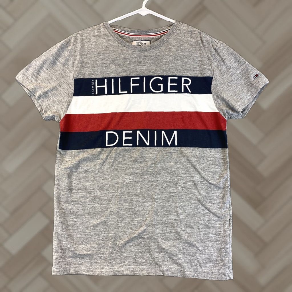 Tommy Hilfiger Tommy Hilfiger Men's Long Sleeve Crewneck Graphic TShirt Size L Gray 57-12 Regular Classic Fit Cotton Crew Neck / 57-12 T-Shirt Size US S / EU 44-46 / 1 - 1 Thumbnail
