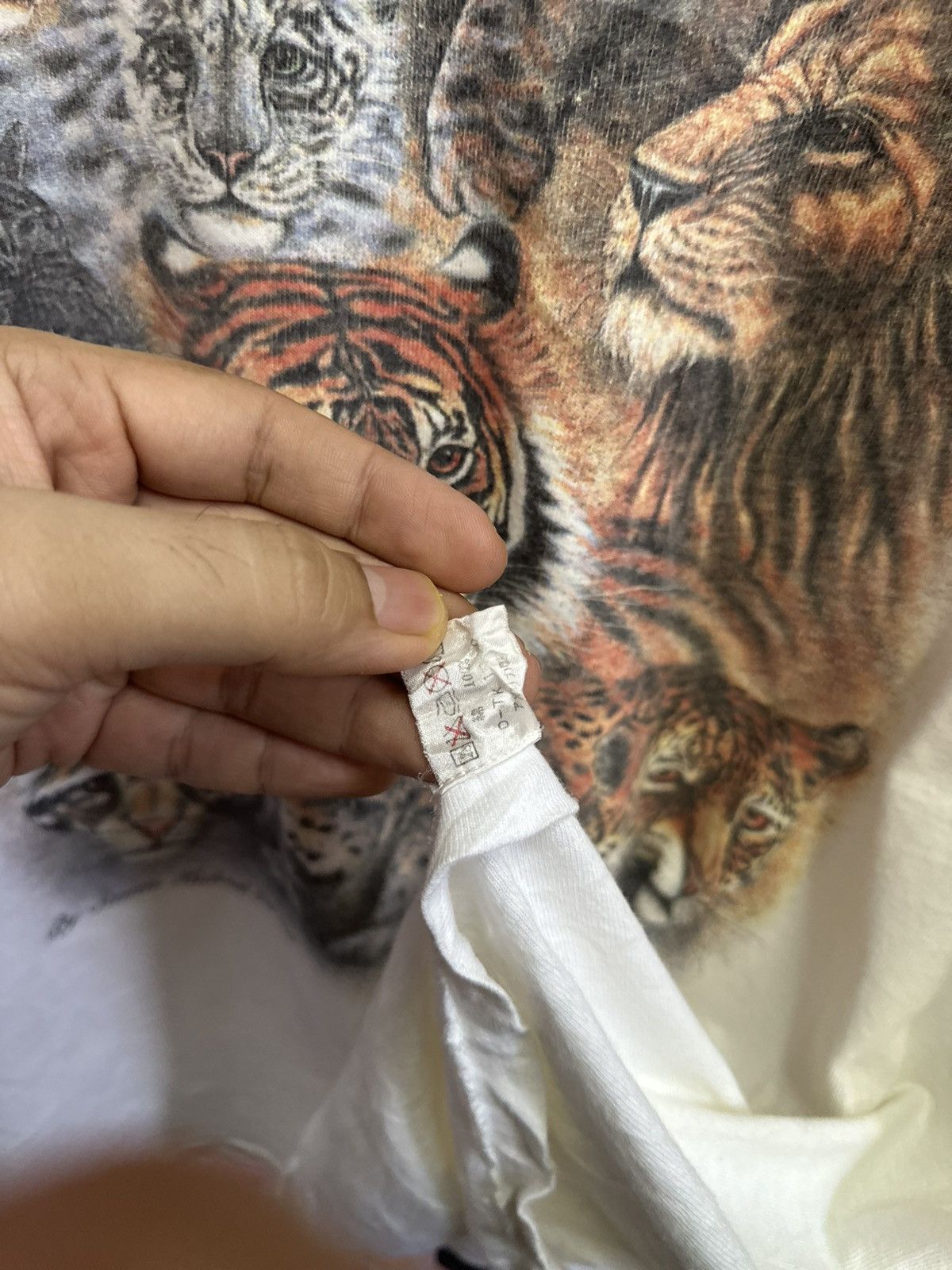 Vintage Vintage Big Cats tshirt Size US L / EU 52-54 / 3 - 6 Thumbnail