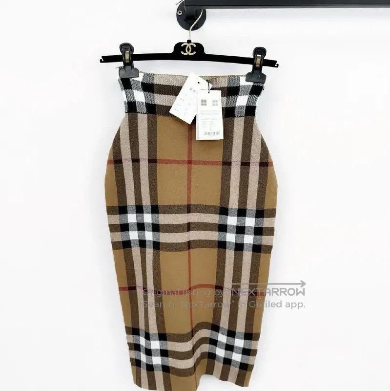 Burberry Burberry Color Block Women's Midi Skirt. Size 22" - 1 Thumbnail