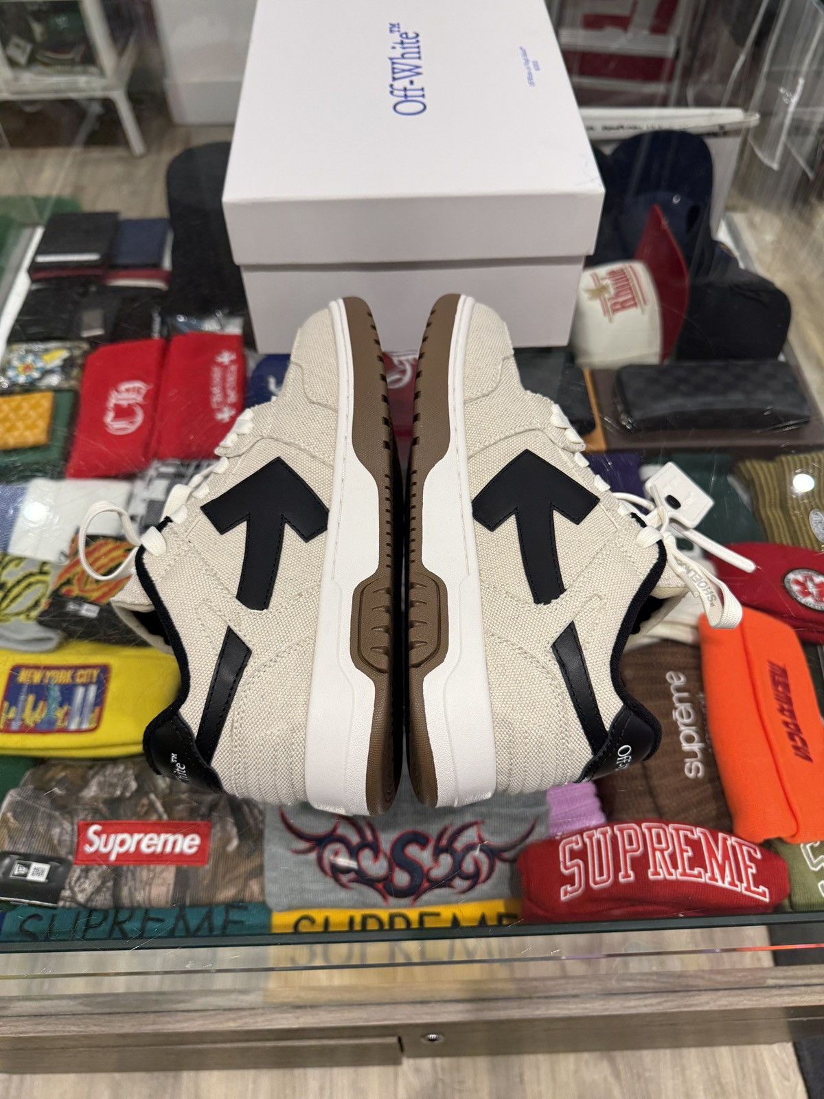 Off-White Off-White Out Of Office White Black Gum Size: 41 EU / 8 US Size US 8 / EU 41 - 5 Thumbnail