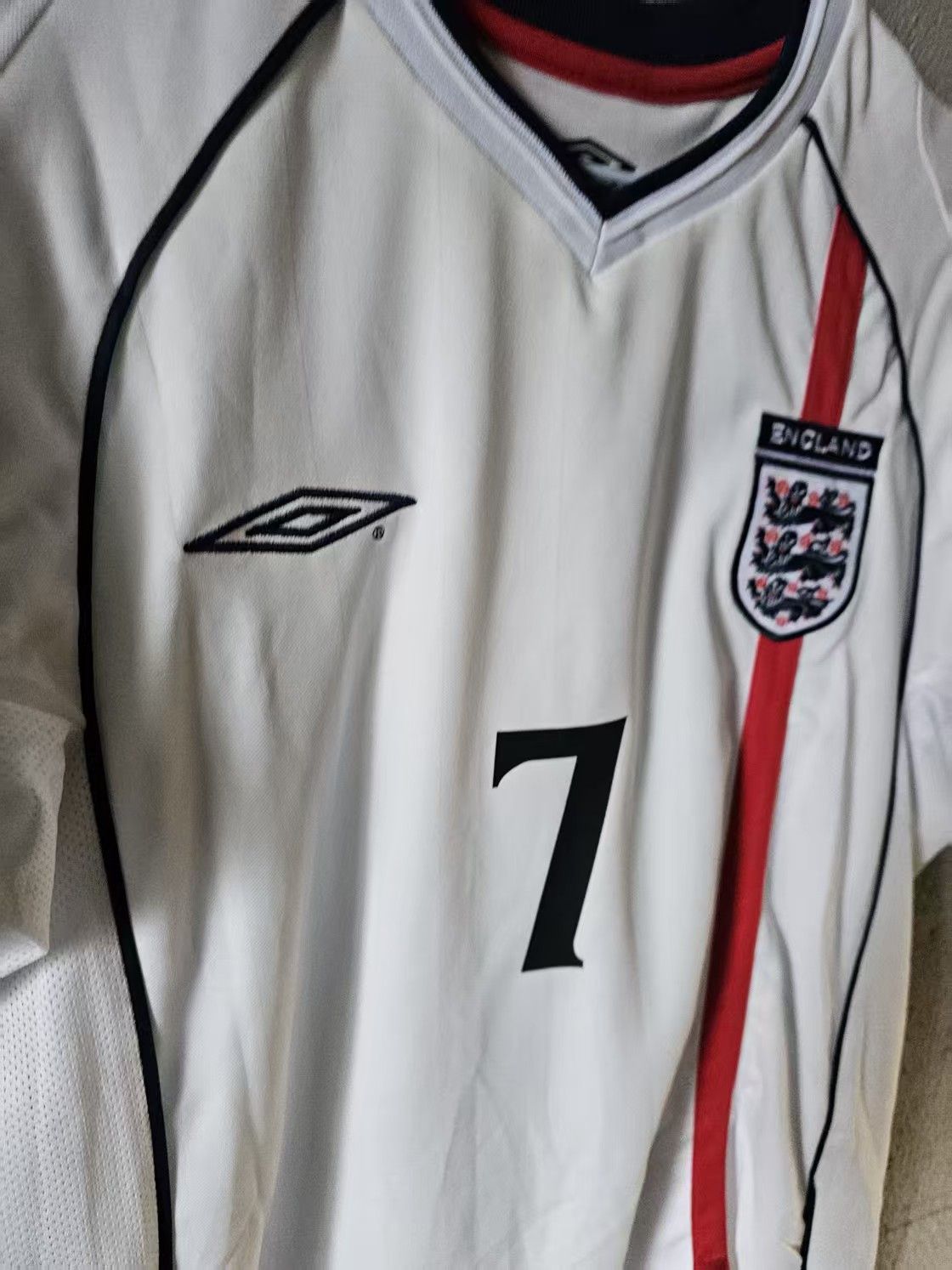 Other 2000 England #7 David Beckham Jersey Home Size US L / EU 52-54 / 3 - 4 Thumbnail