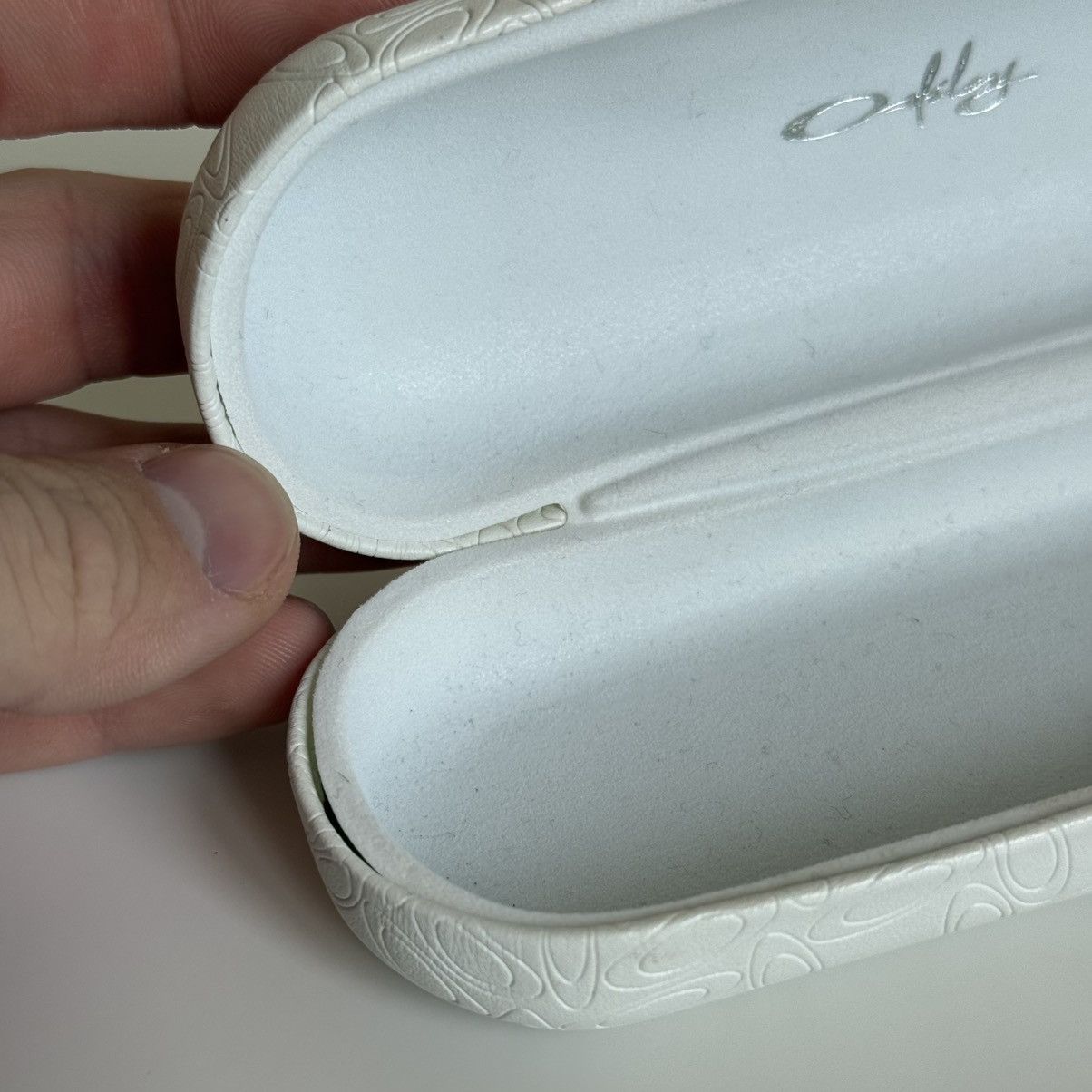 Oakley Oakley White Embossed Hard Case for Sunglasses or Glasses Size ONE SIZE - 4 Thumbnail