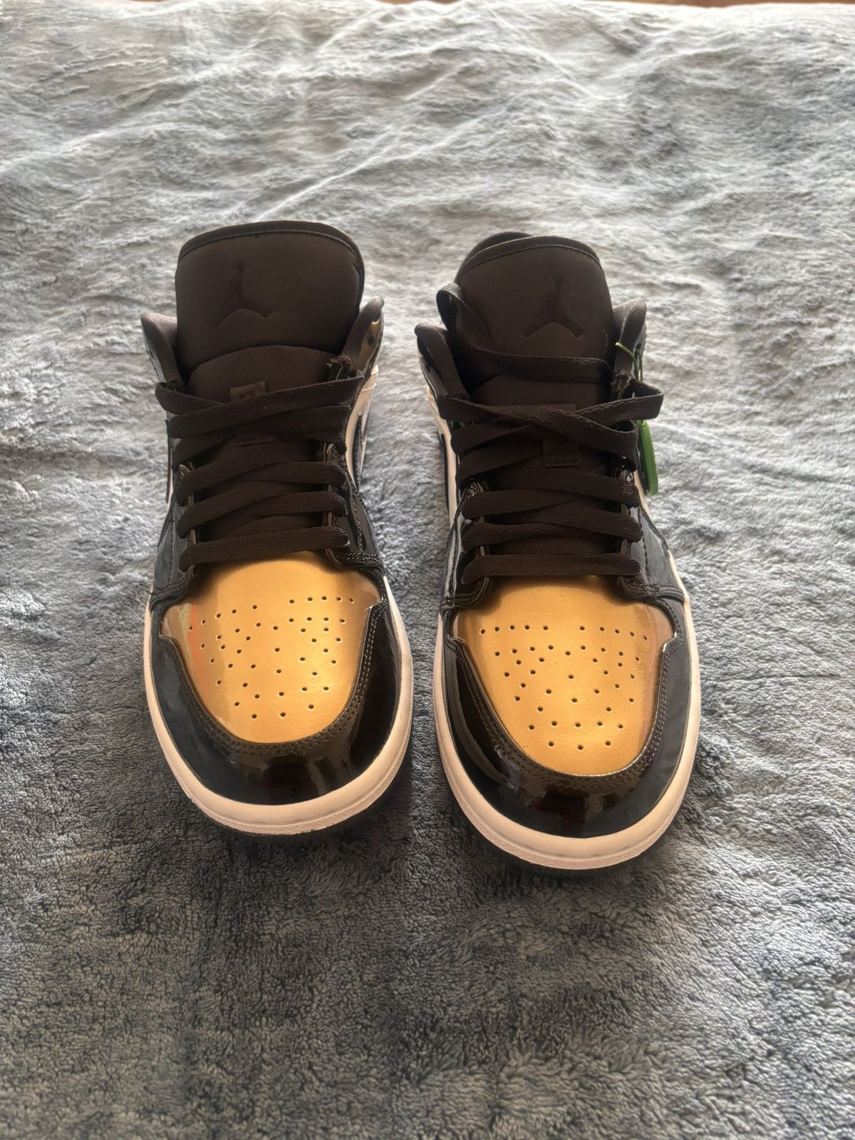 Nike JORDAN 1 LOW GOLD TOE Size US 10 / EU 43 - 2 Thumbnail