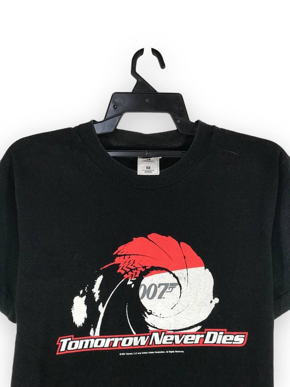 Band Tees vintage 1997 james bond 007 tomorrow never die Size US M / EU 48-50 / 2 - 2 Thumbnail