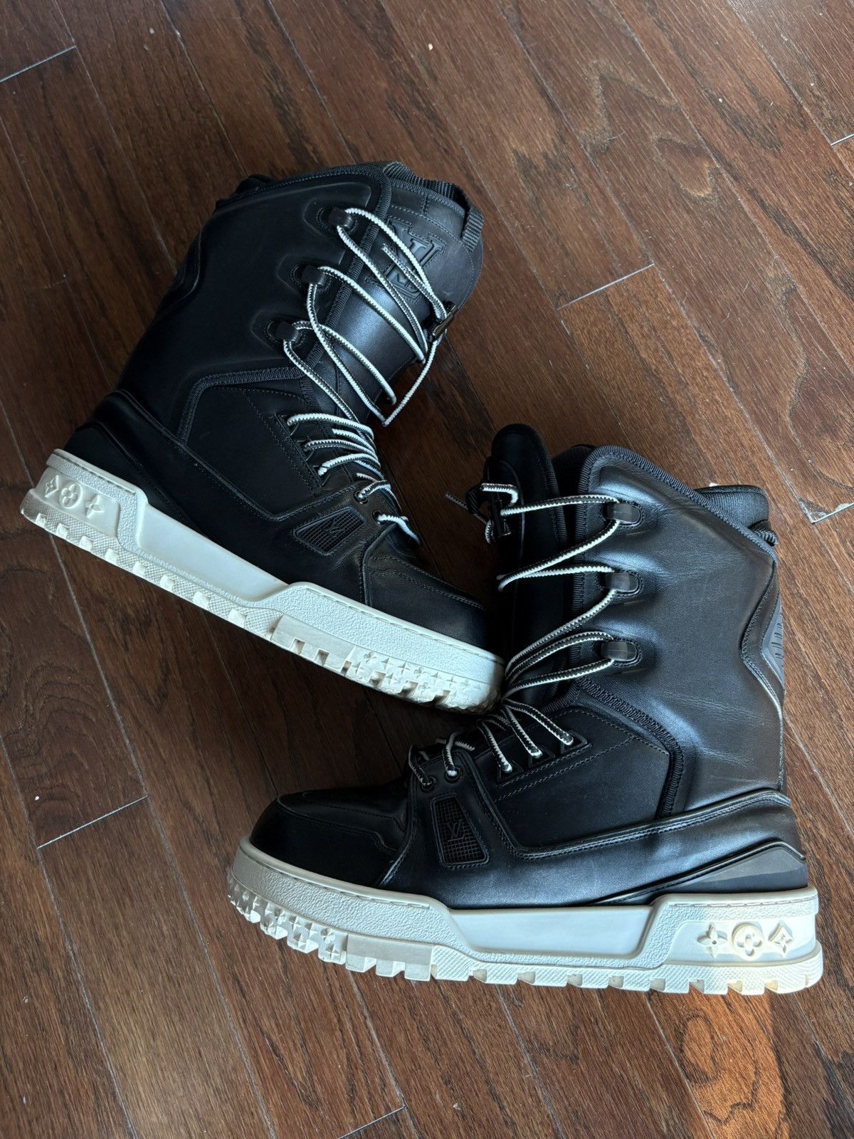 Louis Vuitton Louis Vuitton Snow Trainer Boot Hightop Black Sneaker Size US 9.5 / EU 42-43 - 2 Thumbnail