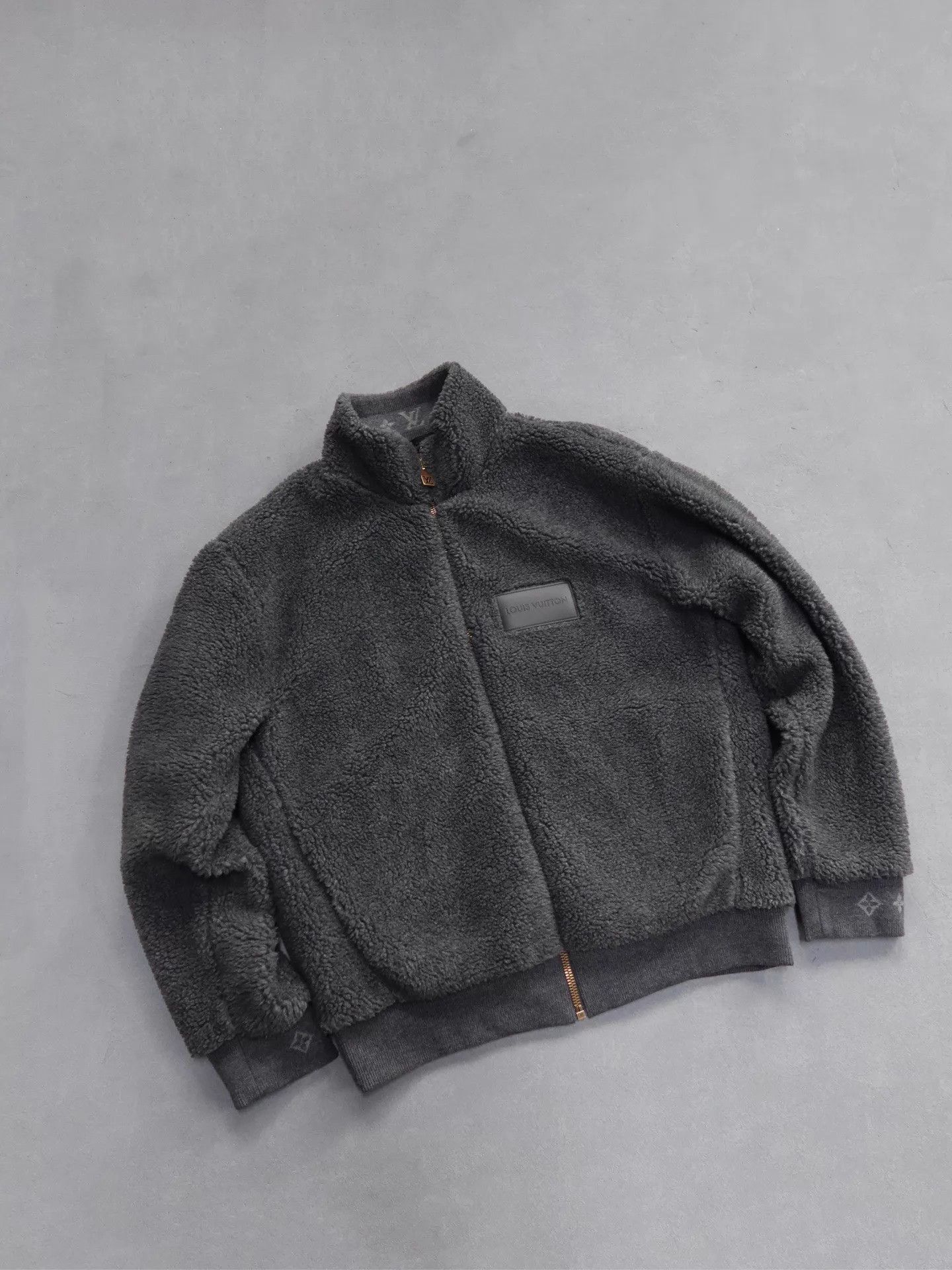 Louis Vuitton LOUIS VUITTON gray logo lining teddy jacket XL Size US XL / EU 56 / 4 - 1 Thumbnail