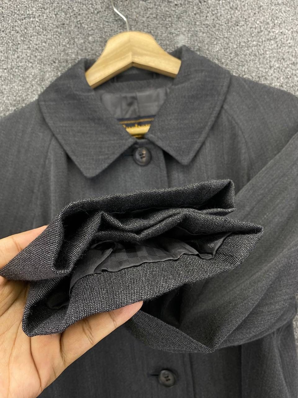 Burberry Vintage Burberry Nice Design Wool Long Jacket Size M / US 6-8 / IT 42-44 - 12 Thumbnail