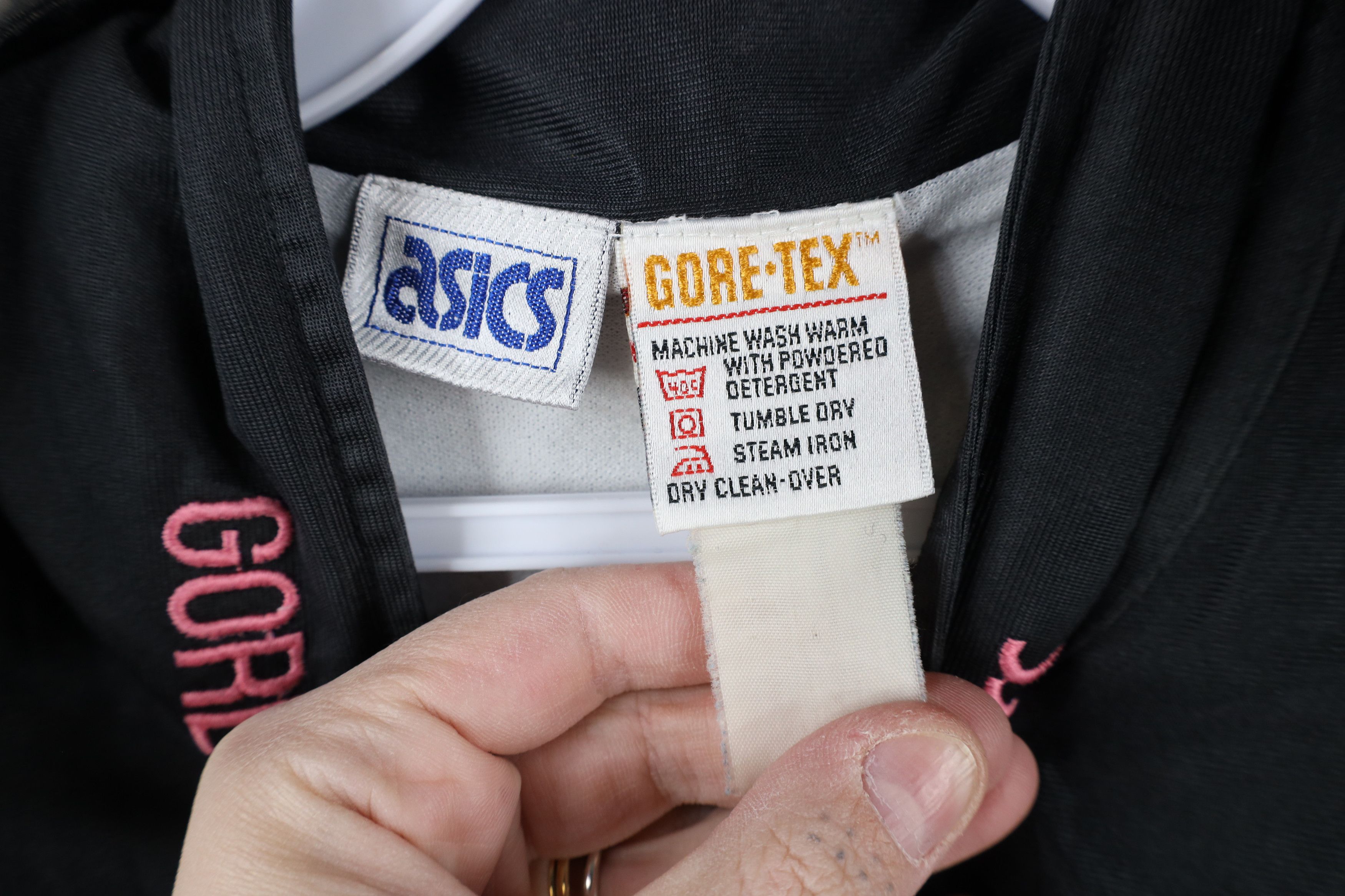 Asics × Vintage Vintage 90s Asics Goretex SpellOut Waterproof Hooded Jacket Size US L / EU 52-54 / 3 - 9 Thumbnail