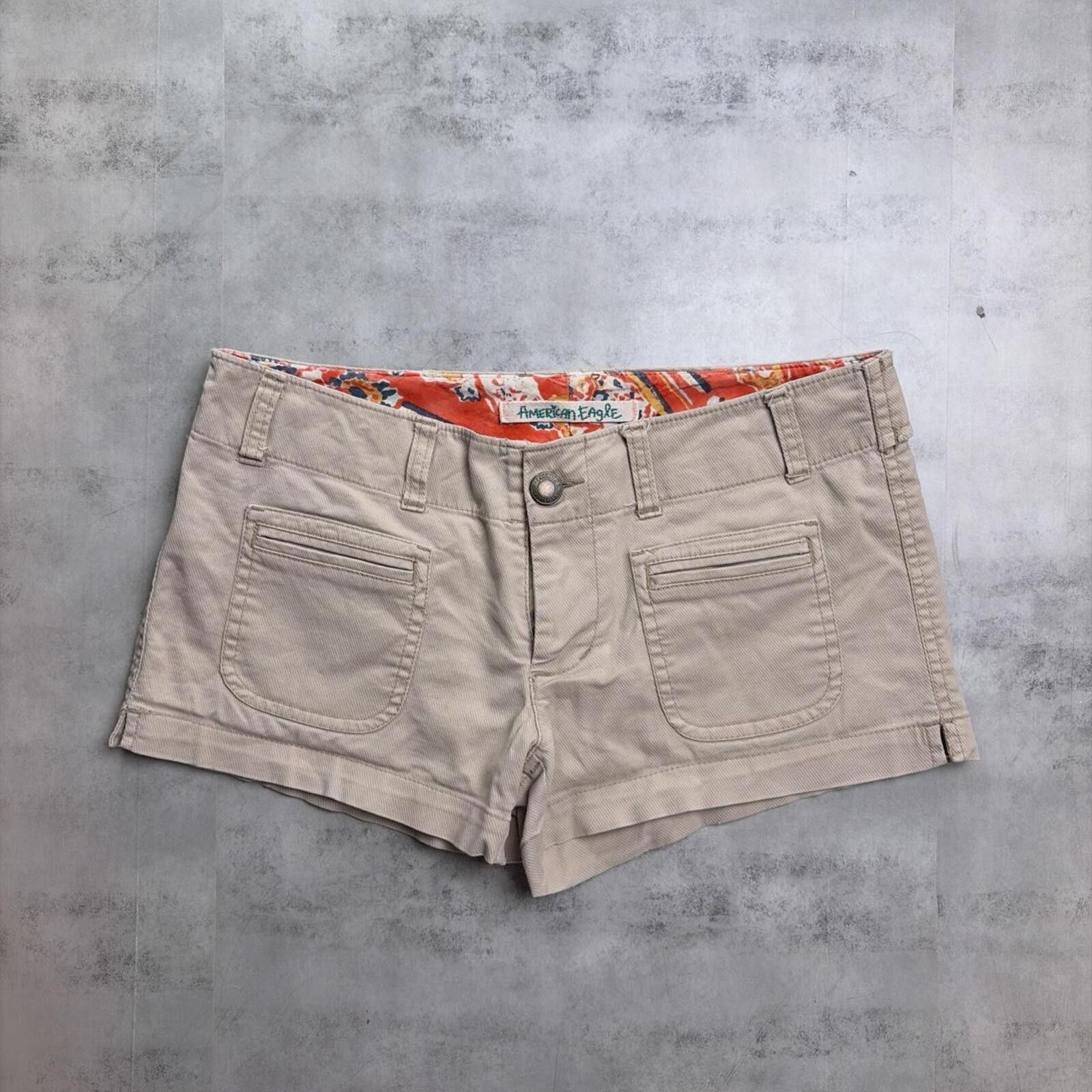 American Eagle Outfitters Y2K Beige American Eagle Grunge Skater Mini Chino Shorts Size 25" / US 0 / IT 36 - 2 Thumbnail